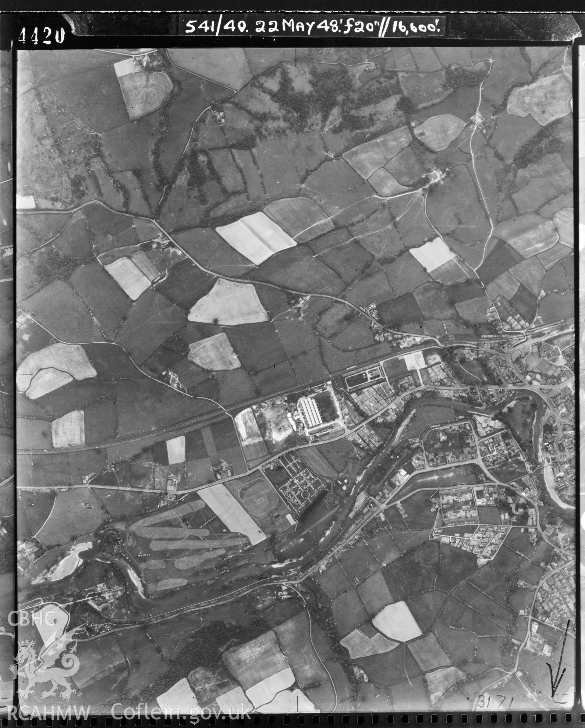 Black and white vertical aerial photograph taken by the RAF on 22/05/1948 centred on SO12079150 at a scale of 1:10000. The photograph includes part of Newtown and Llanllwchaiarn community in Powys.