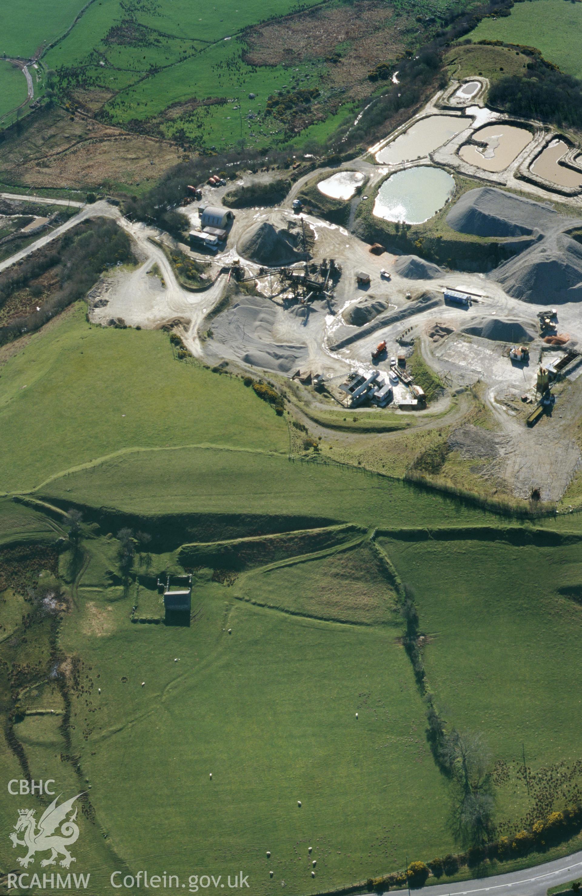 RCAHMW colour slide oblique aerial photograph of Site of Roman Fort , Pen Llystyn, Bryncir Quarry, Dolbenmaen, taken by T.G.Driver on the 30/03/2000