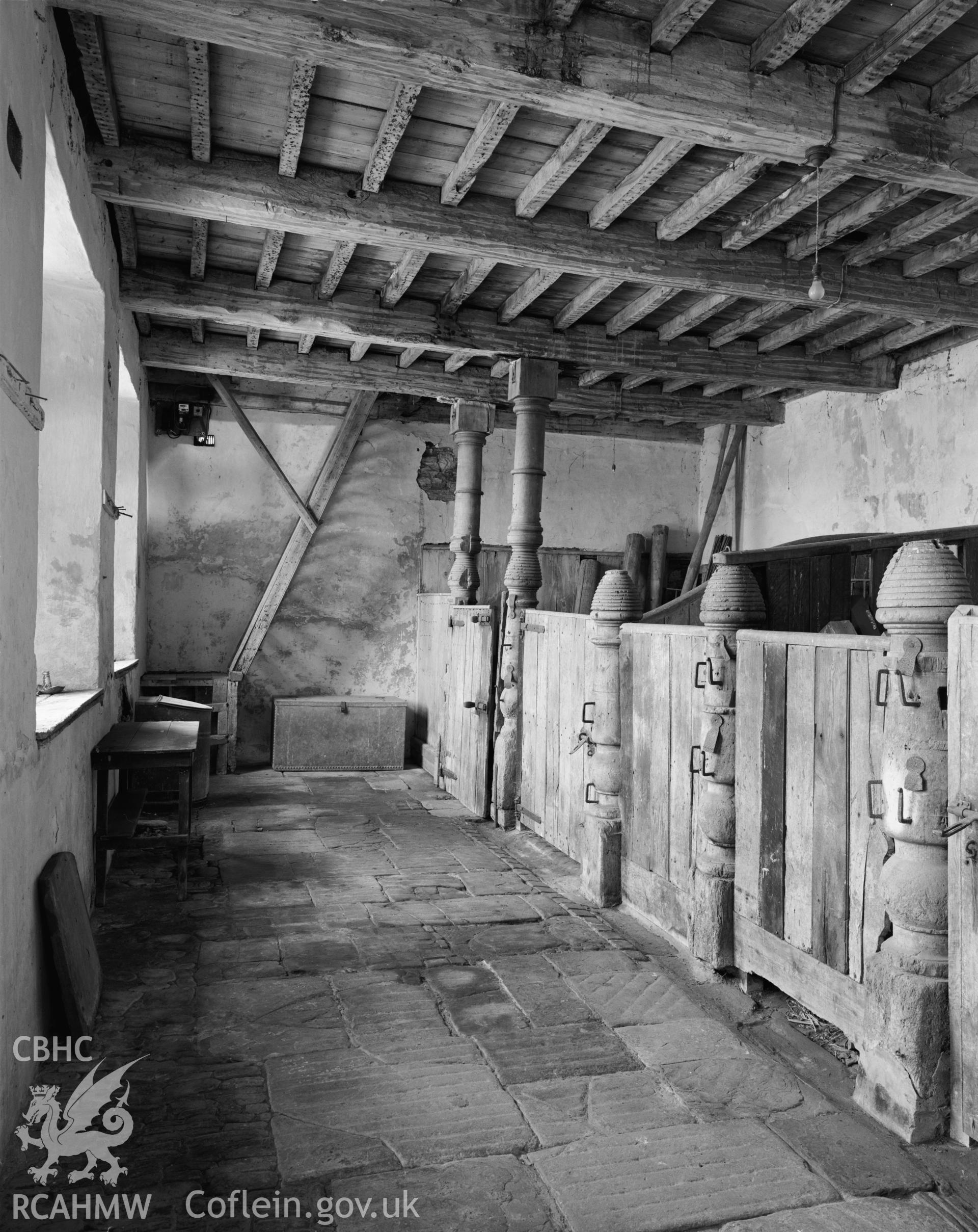 Interior, stables. NA/GEN/98/046