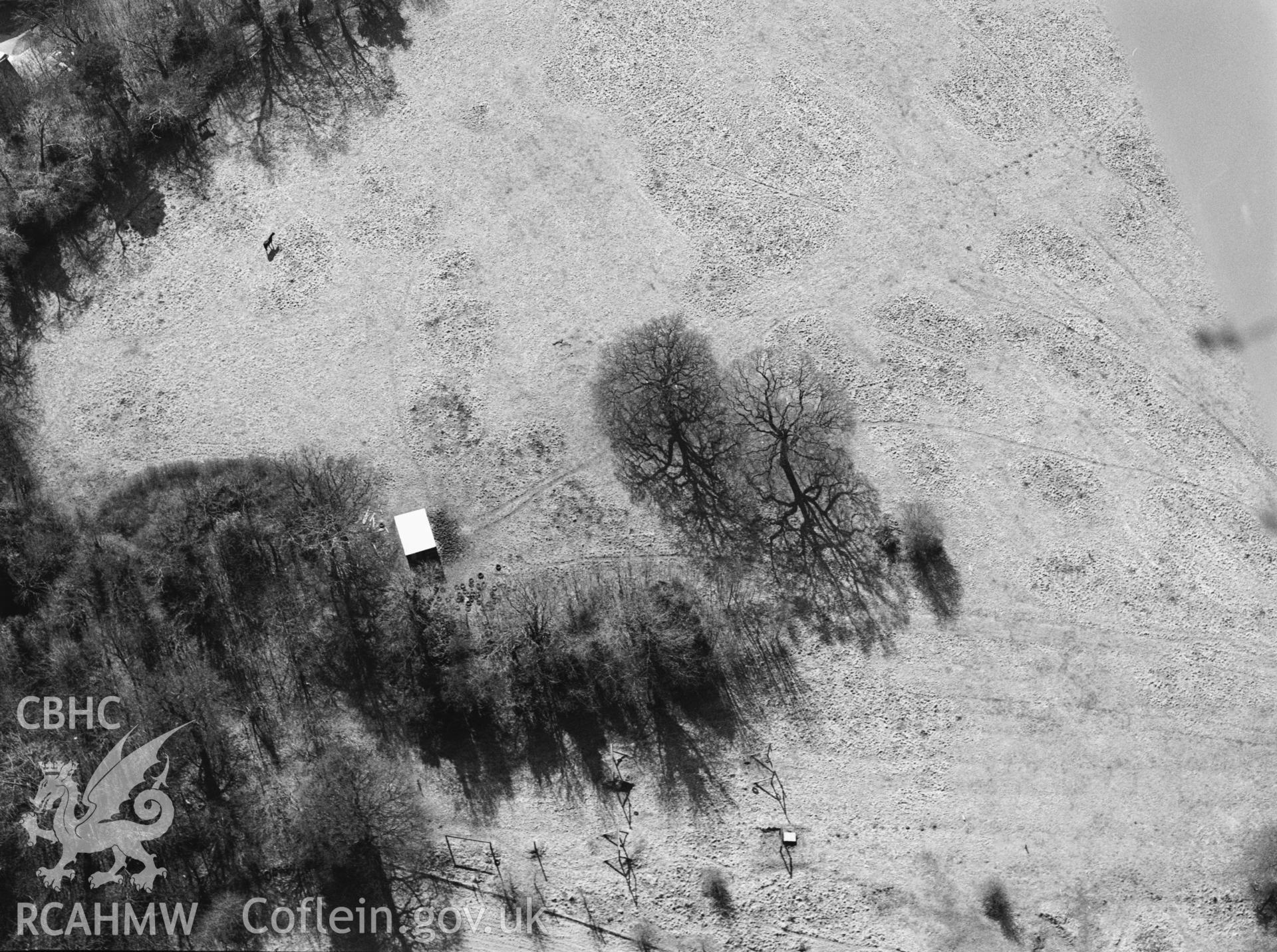 RCAHMW black and white oblique aerial photograph of Bryn Alyn barrow. Taken by Toby Driver on 14/03/2003