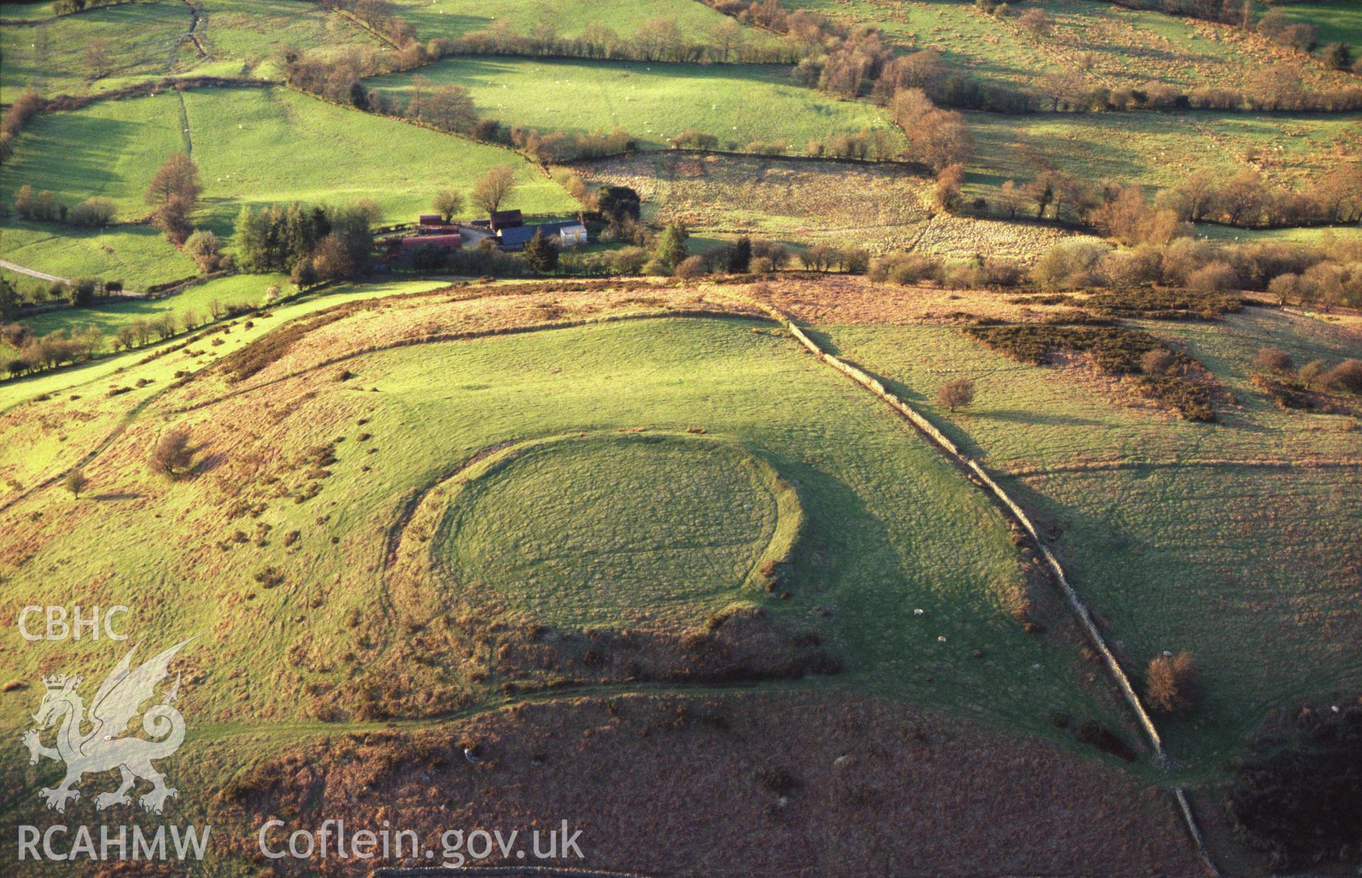 RCAHMW colour slide oblique aerial photograph of enclosure at Gardden, Llanerfyl, taken by C.R.Musson on the 06/05/1996