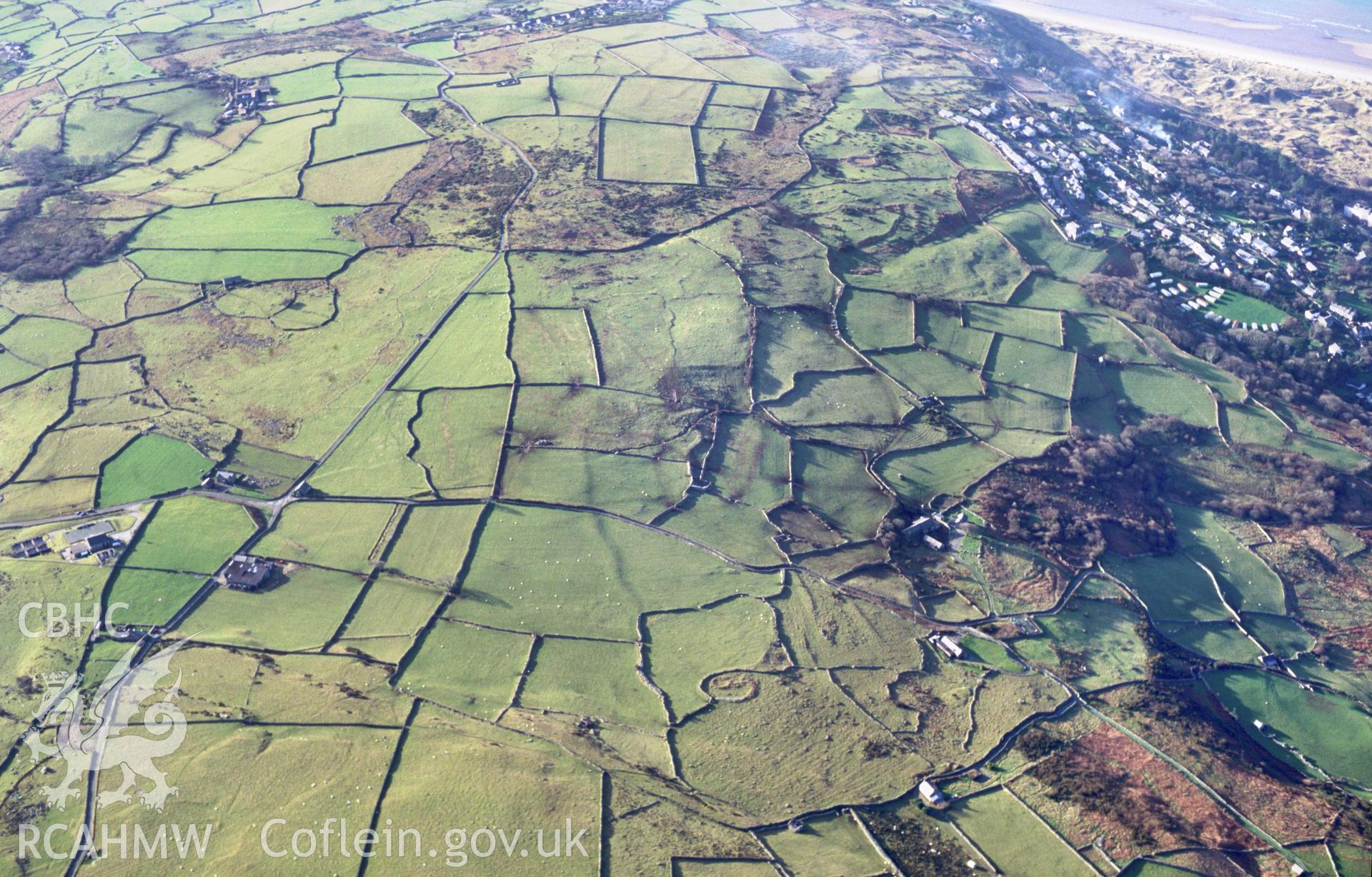 Slide of RCAHMW colour oblique aerial photograph of Muriau y Gwyddelod Settlement, taken by T.G. Driver, 2005.