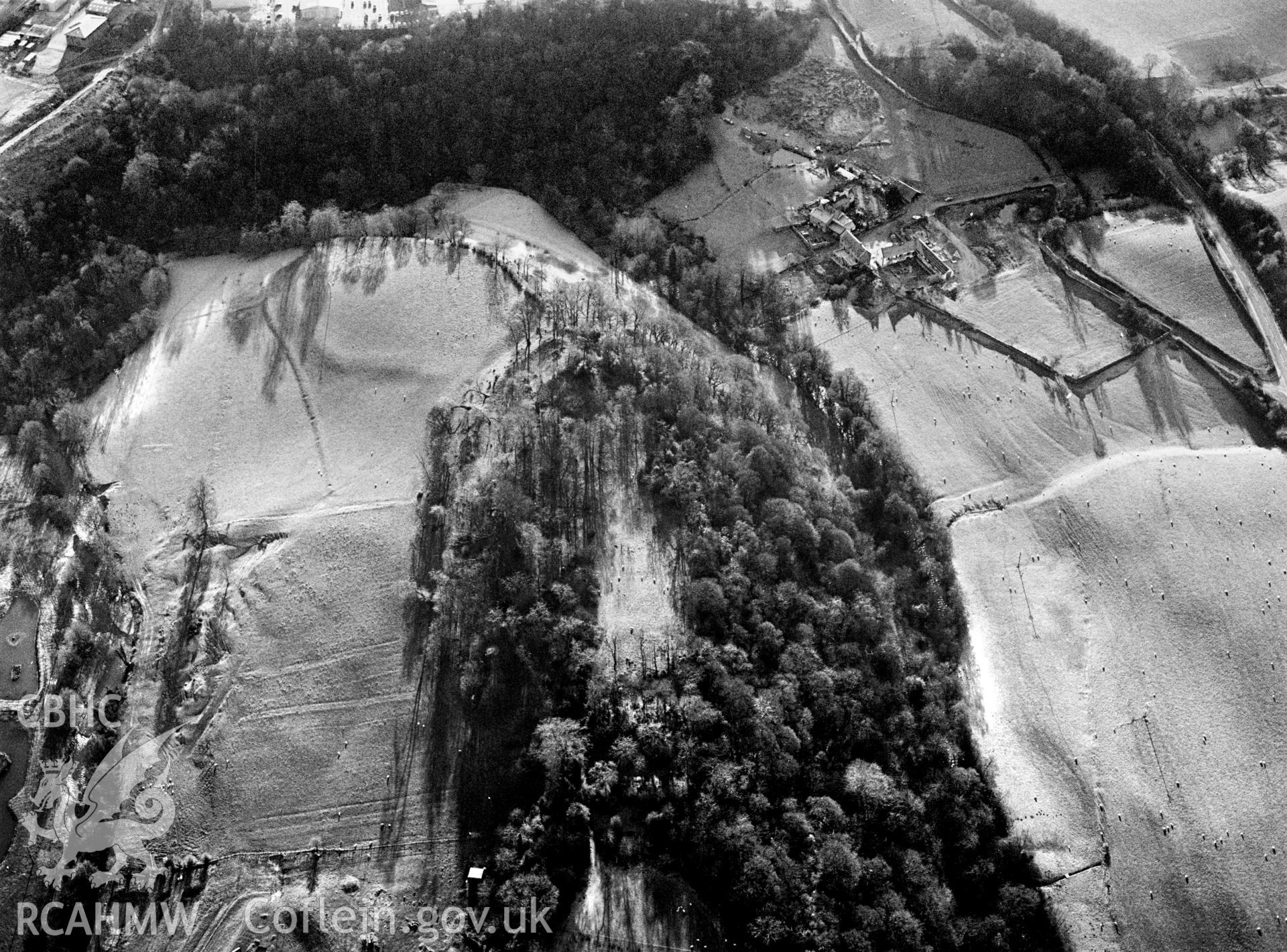 RCAHMW black and white oblique aerial photograph of Bryn Alyn, Camp, taken by C R Musson, 22/12/1996.