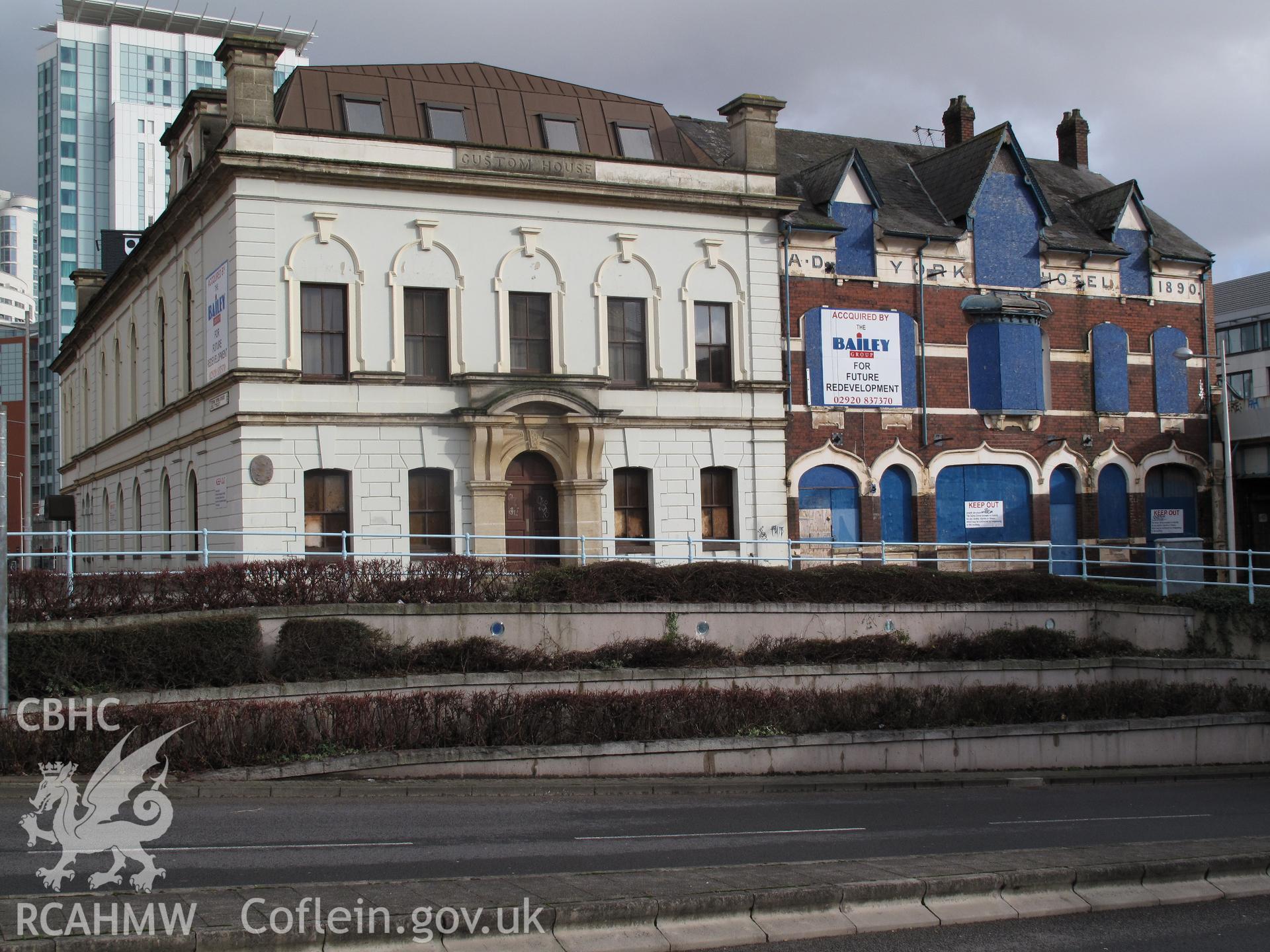 Custom House and York Hotel, Cardiff, from the west, taken by Brian Malaws on 16 November 2009.