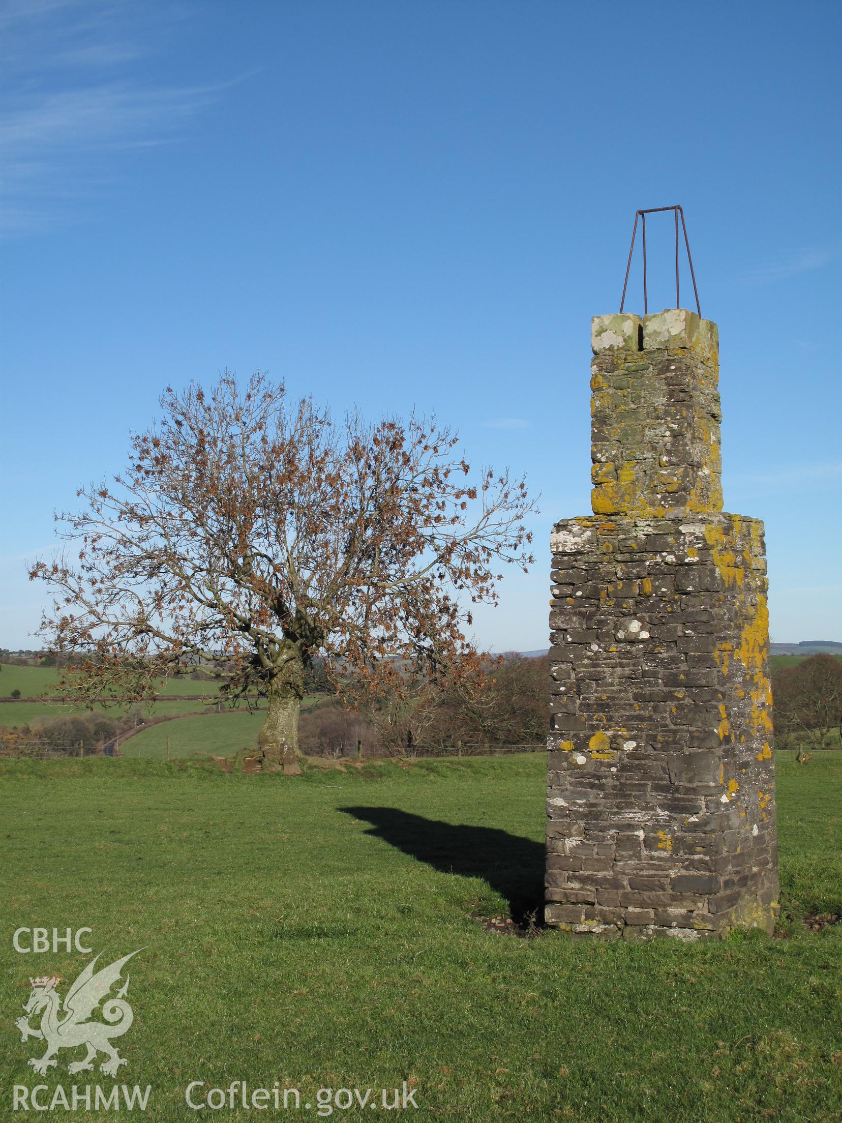 Knighton Tunnel East Observation Tower from the southwest, taken by Brian Malaws on 15 November 2010.