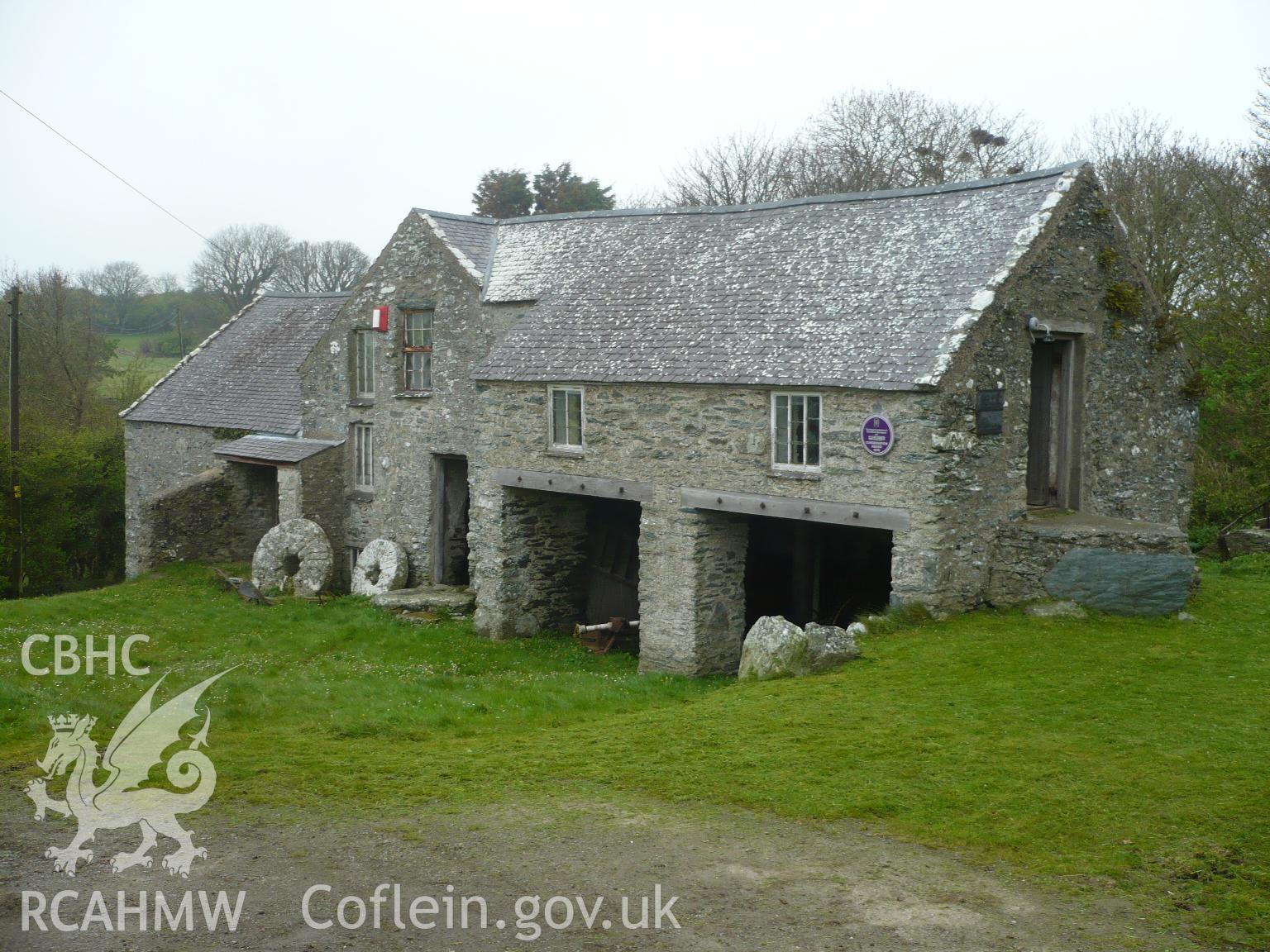 View of Melin Hywel from the southwest, taken by Brian Malaws on 26 April 2008.