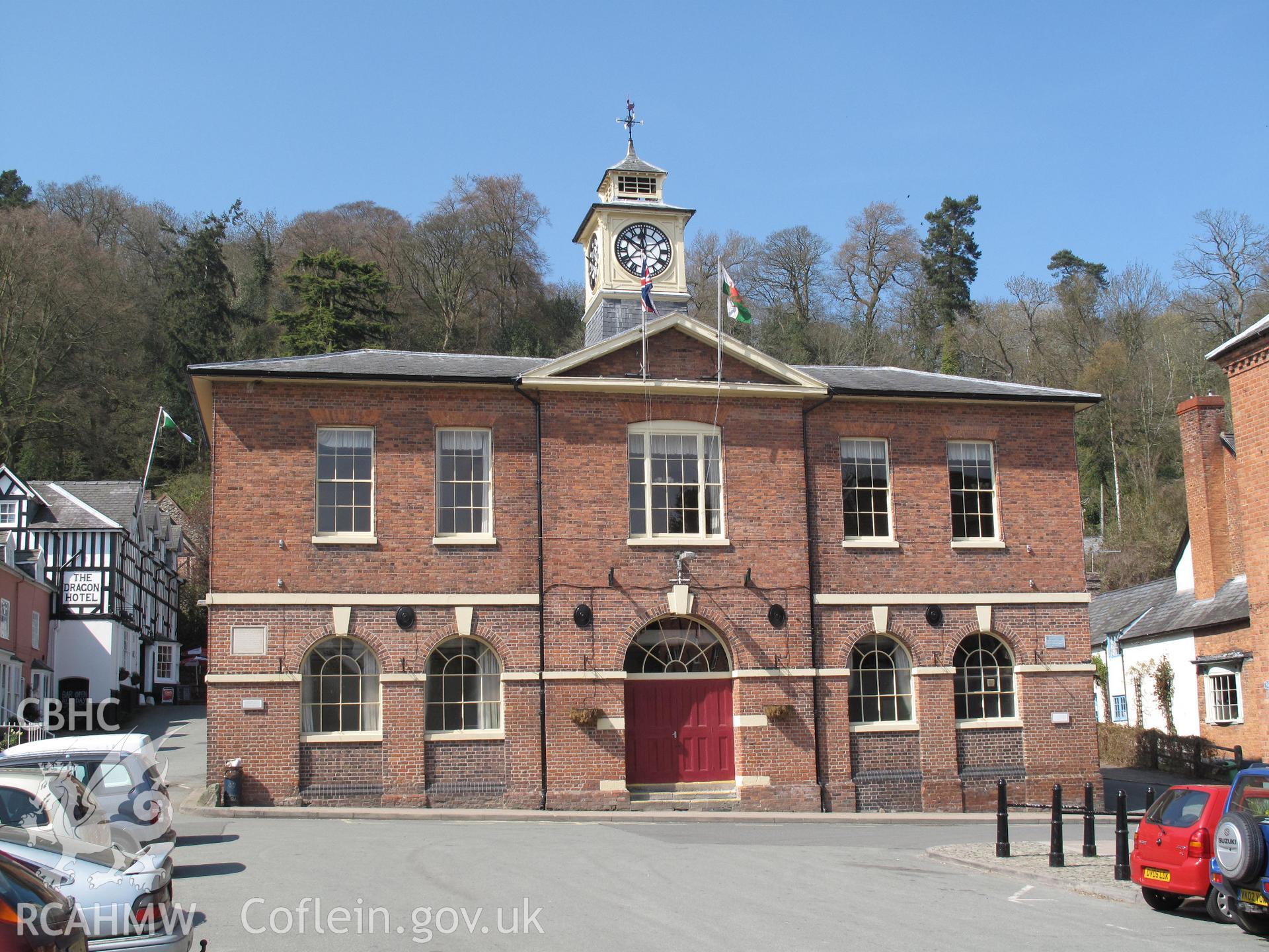 Montgomery Town Hall from the east, taken by Brian Malaws on 23 April 2010.