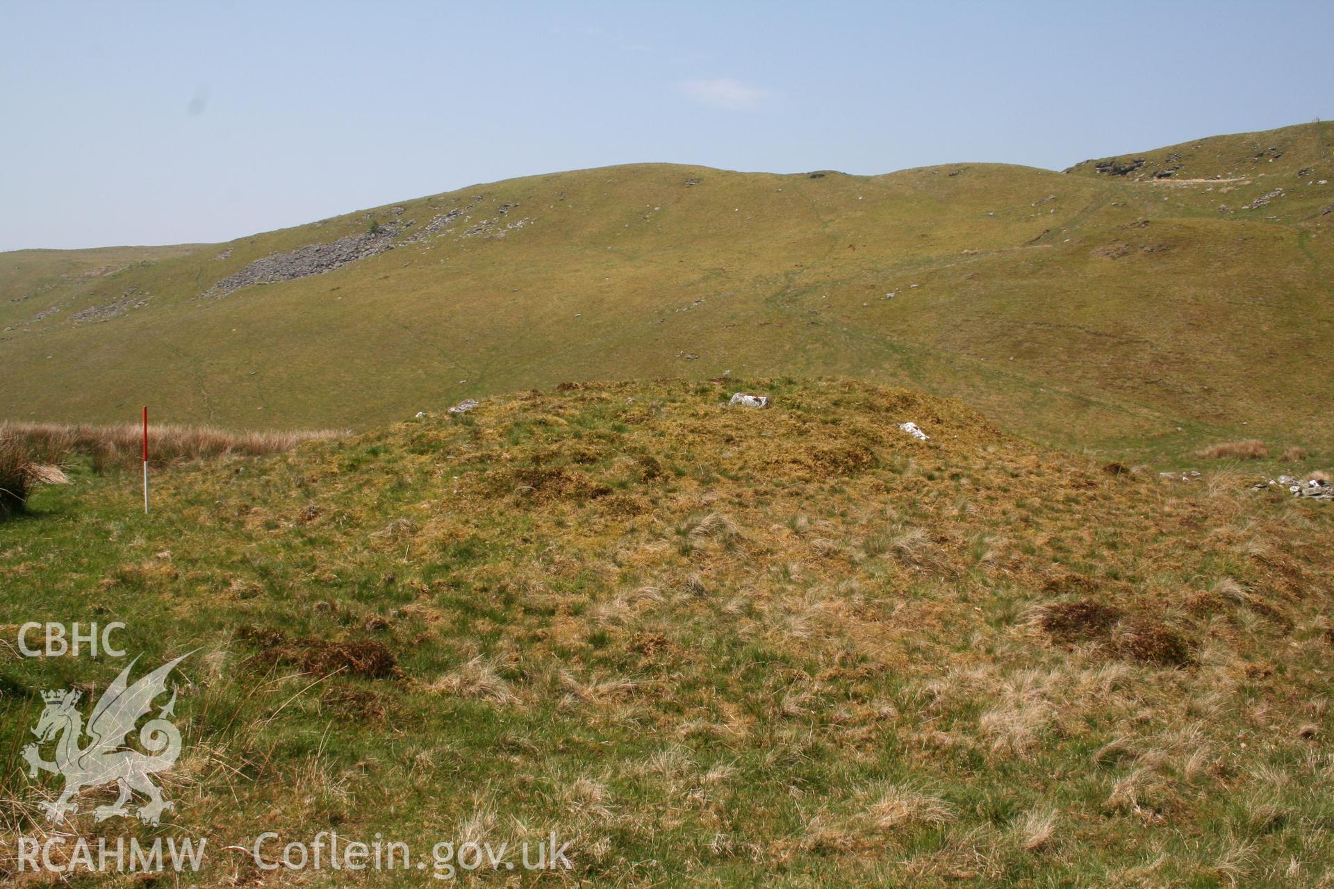 View of cairn from the east; 1m scale.