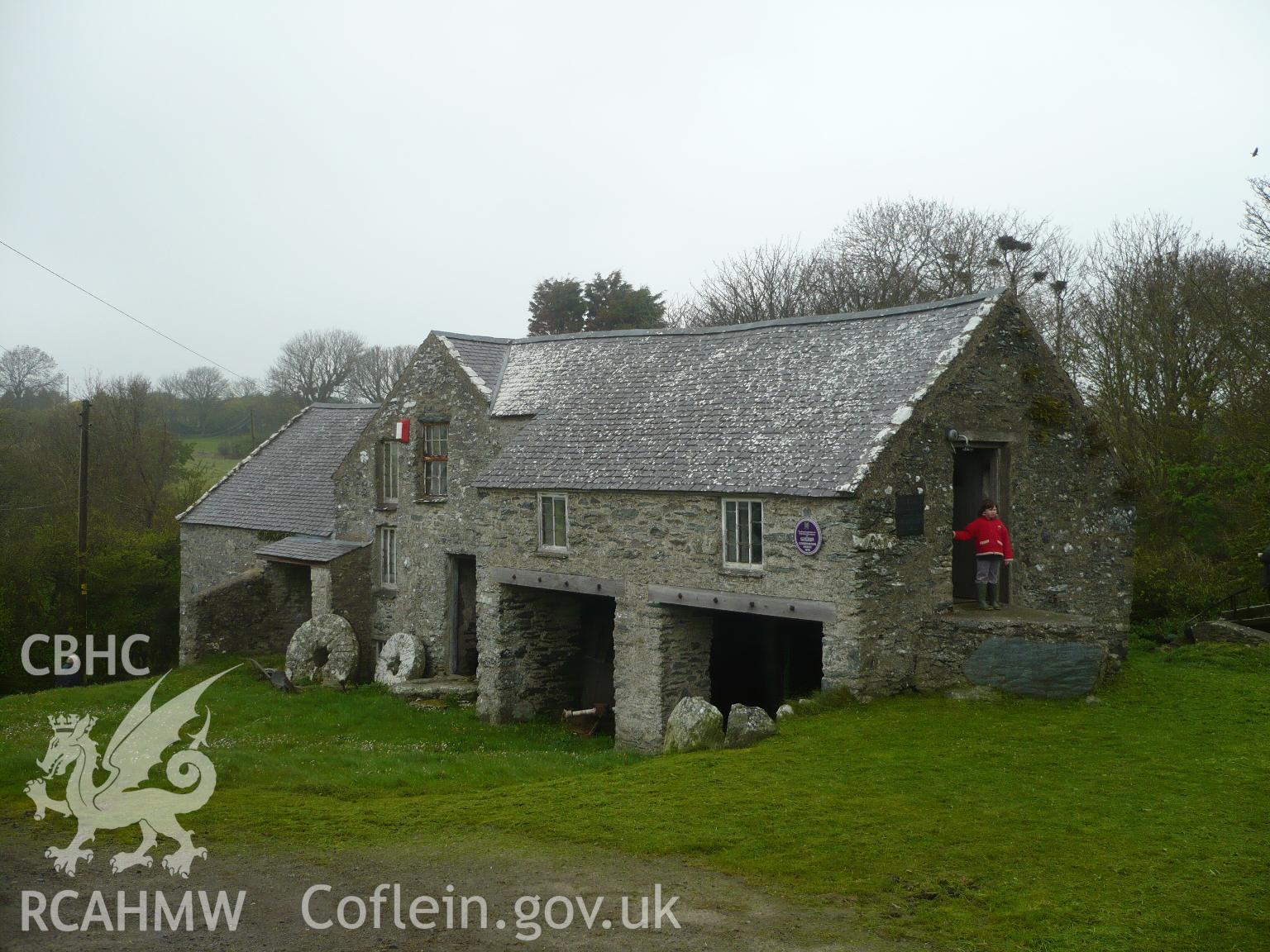 View of Melin Hywel from the southwest, taken by Brian Malaws on 26 April 2008.