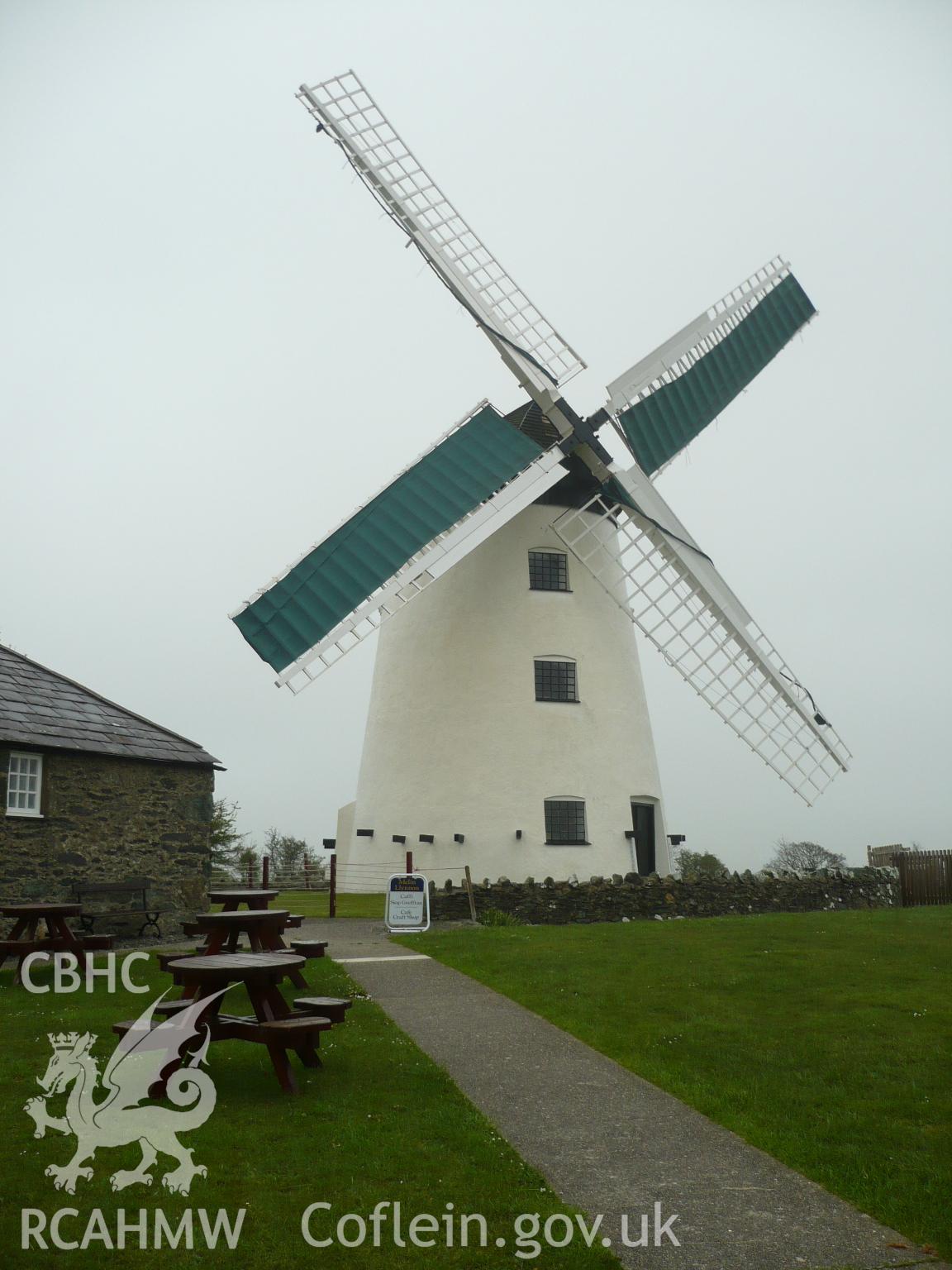 View of Melin Llynnon from the southwest, taken by Brian Malaws on 26 April 2008.