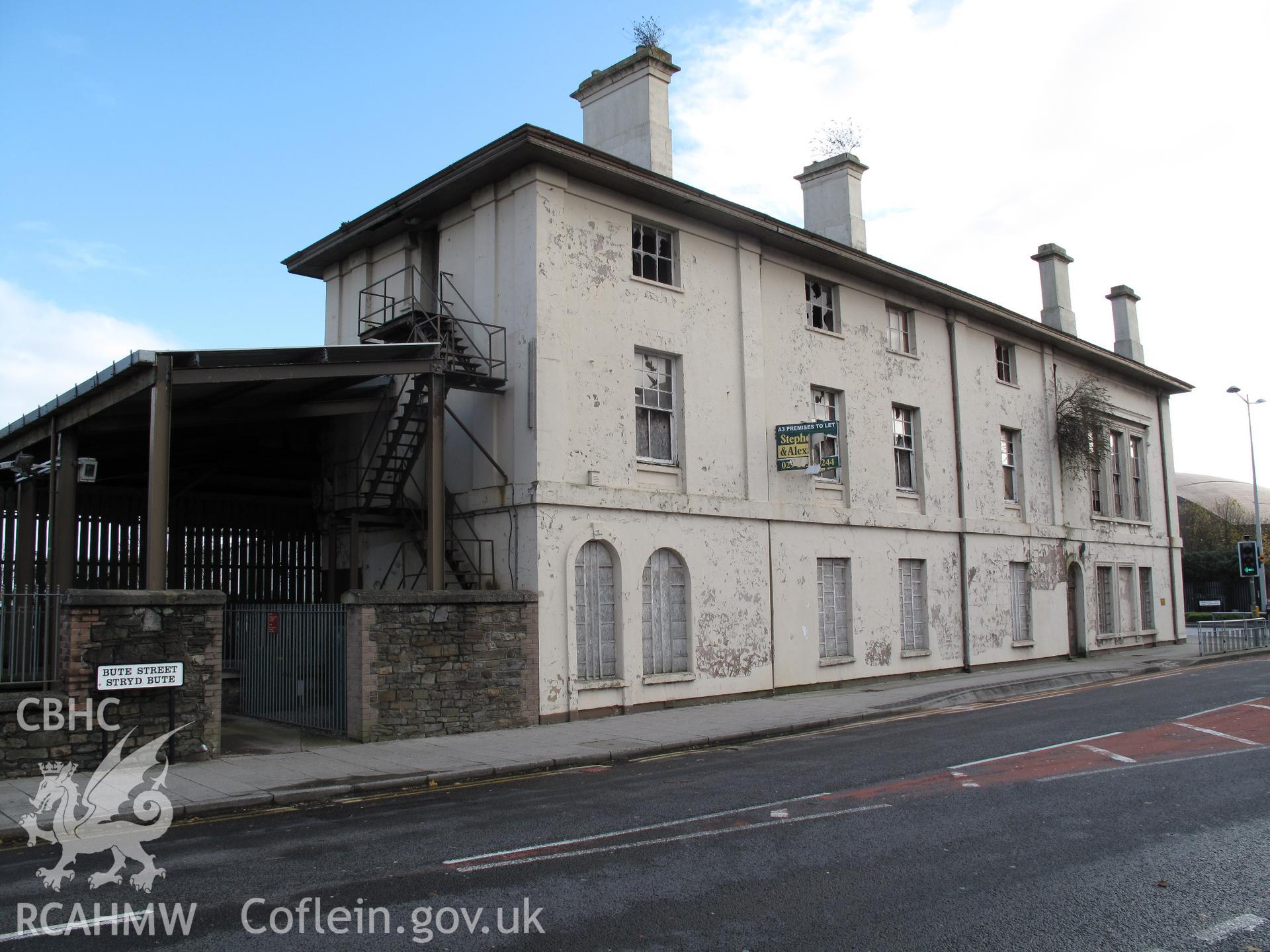 Bute Street Station, Cardiff, from the west, taken by Brian Malaws on 16 November 2009.