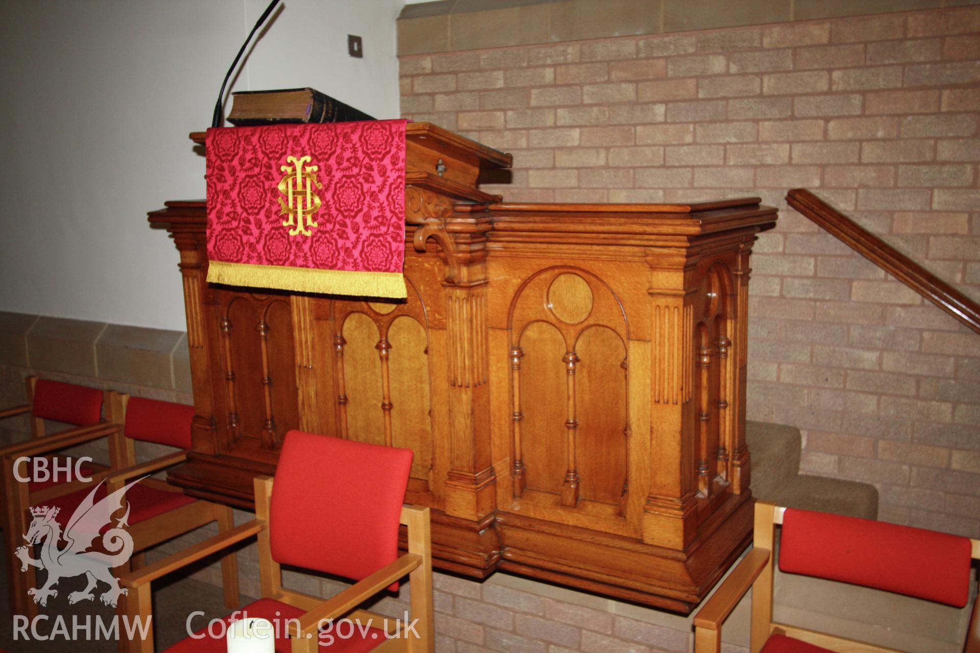 Interior, pulpit