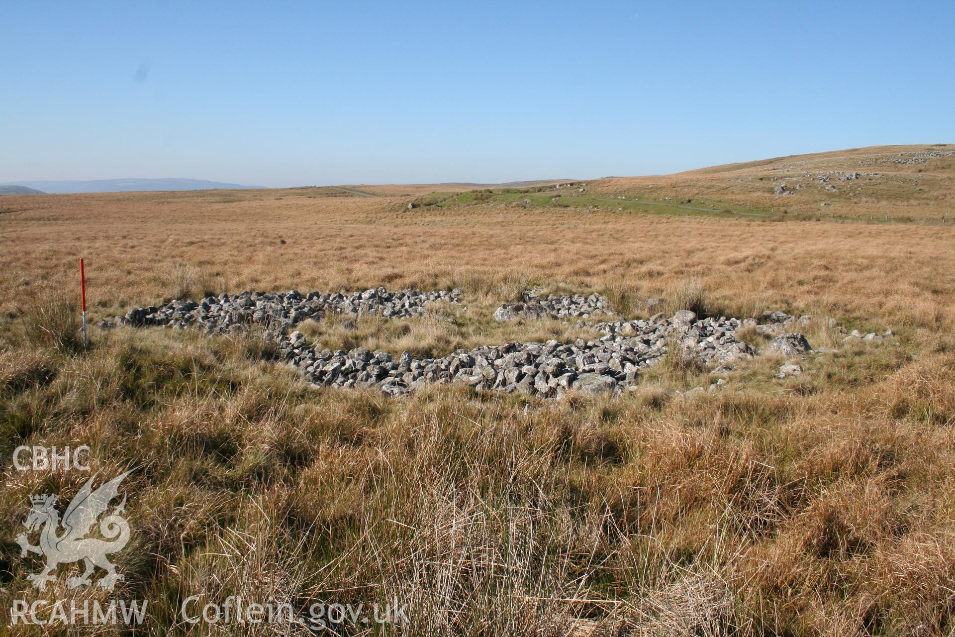 Cairn viewed from the east; 1m scale.