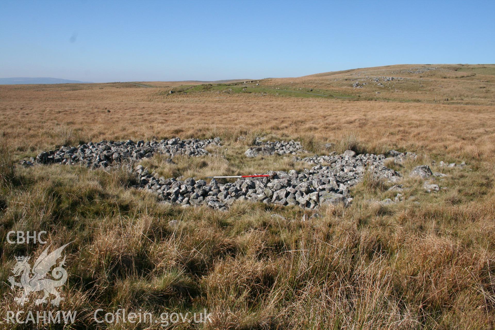 Cairn viewed from the east; 1m scale.