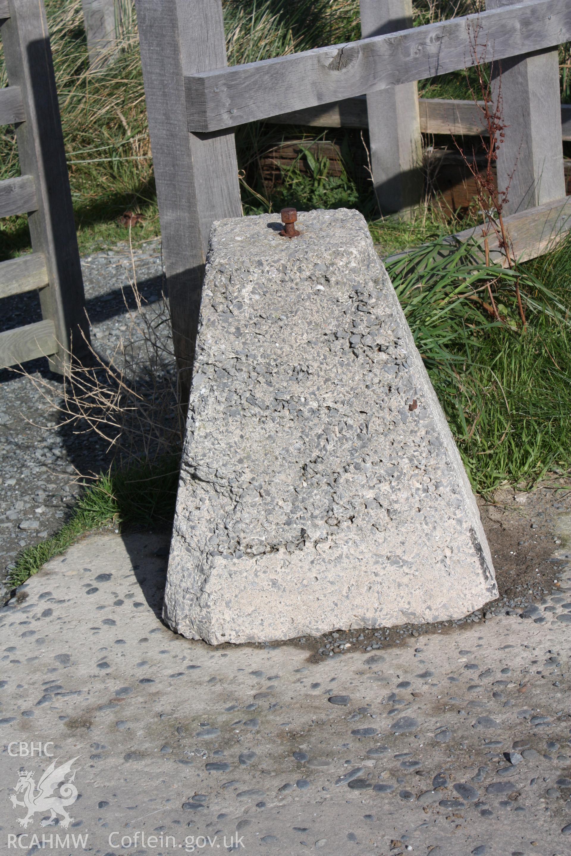 Block from road without photoscale.