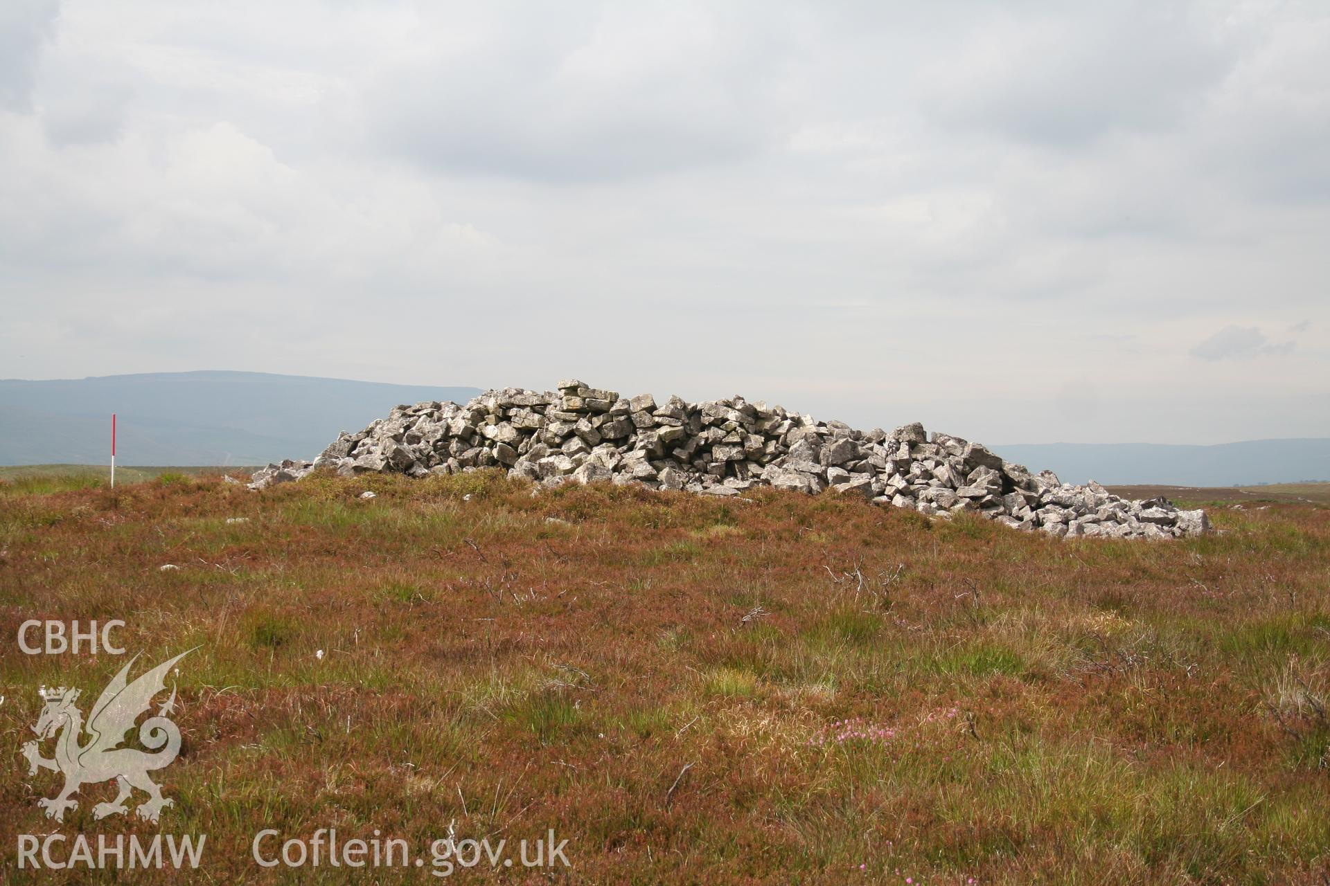 Cairn viewed from the east; 1m scale.