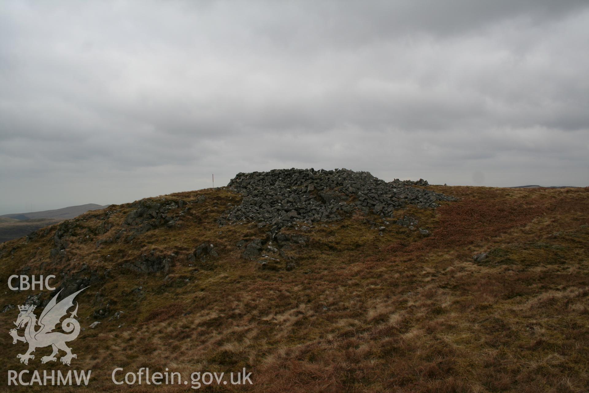 Cairn viewed from the south-east; 1m scale.