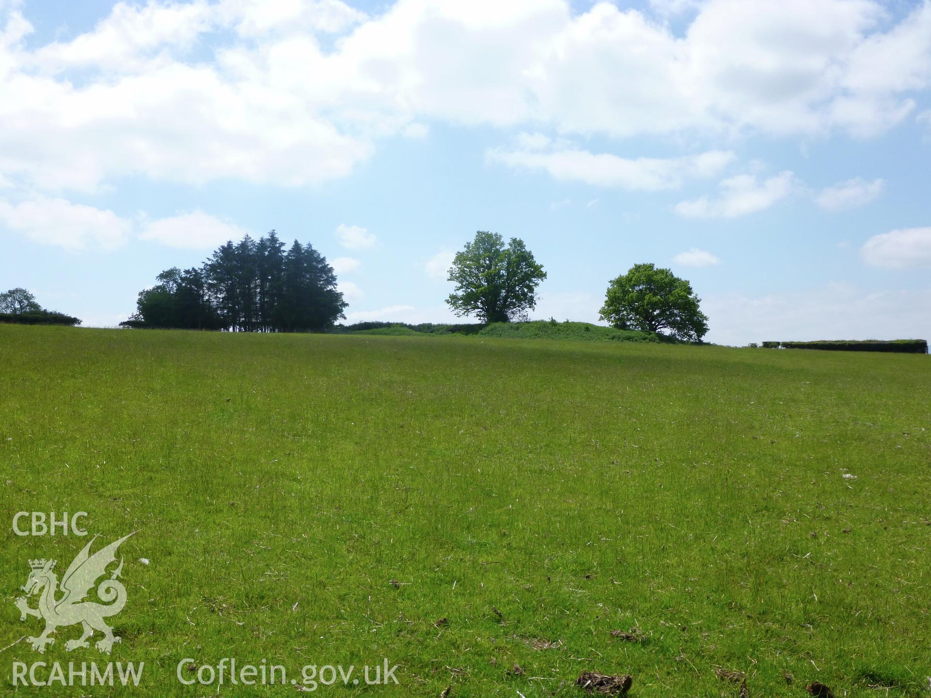 Penywrlod long cairn. View looking south.