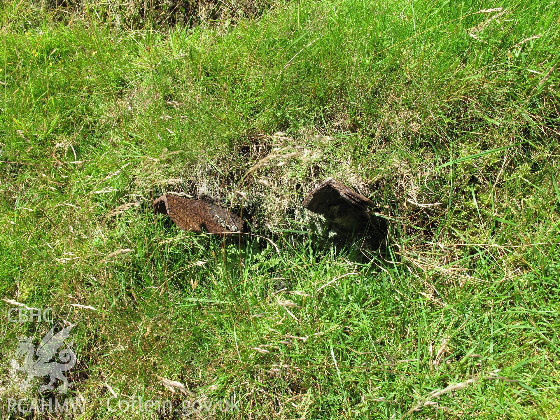 Detail of roadblock construction, Bwlch Llyn Bach, taken by Brian Malaws on 05 August 2009.