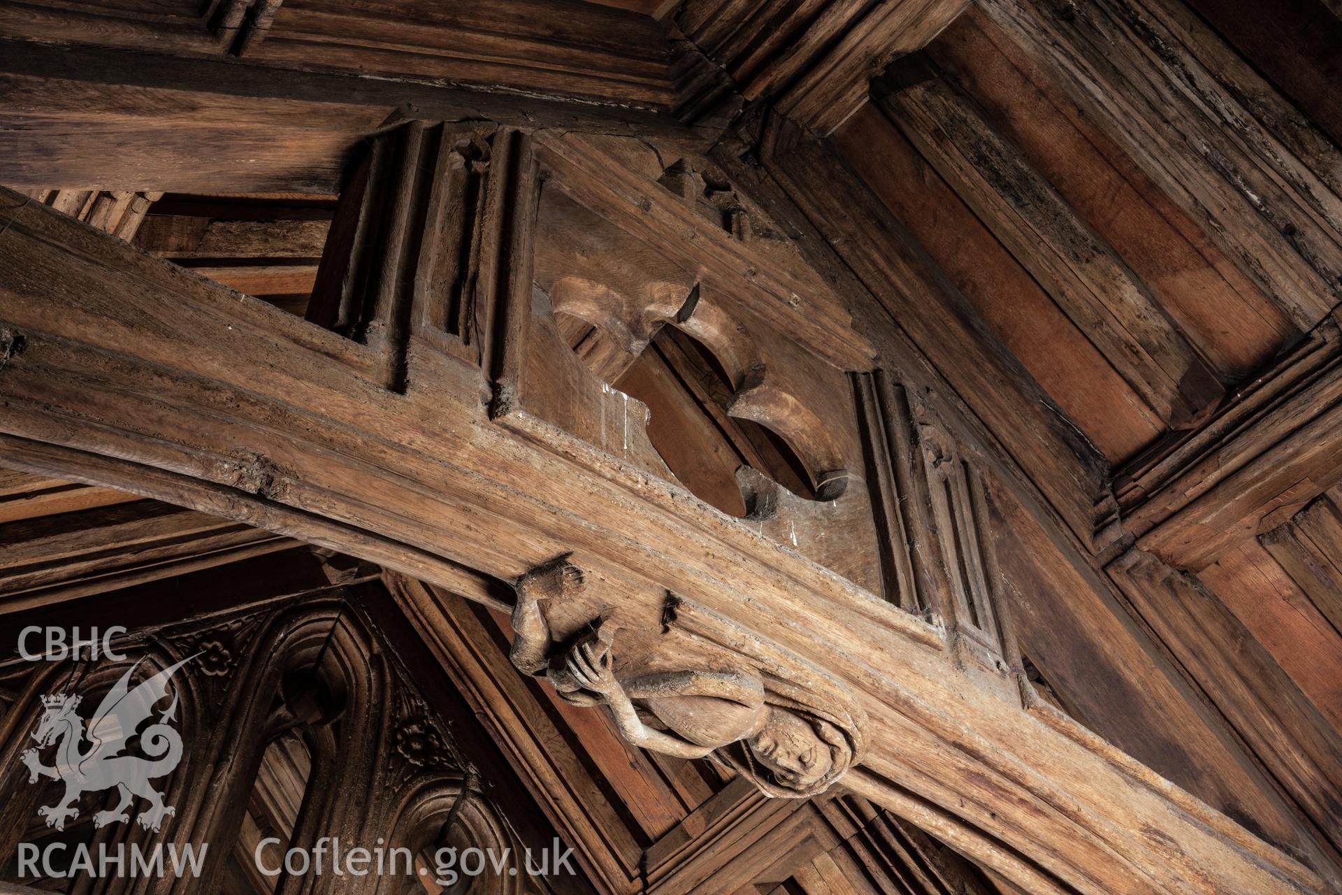 Interior, roof, intermediate beam (4/5) centre decoration