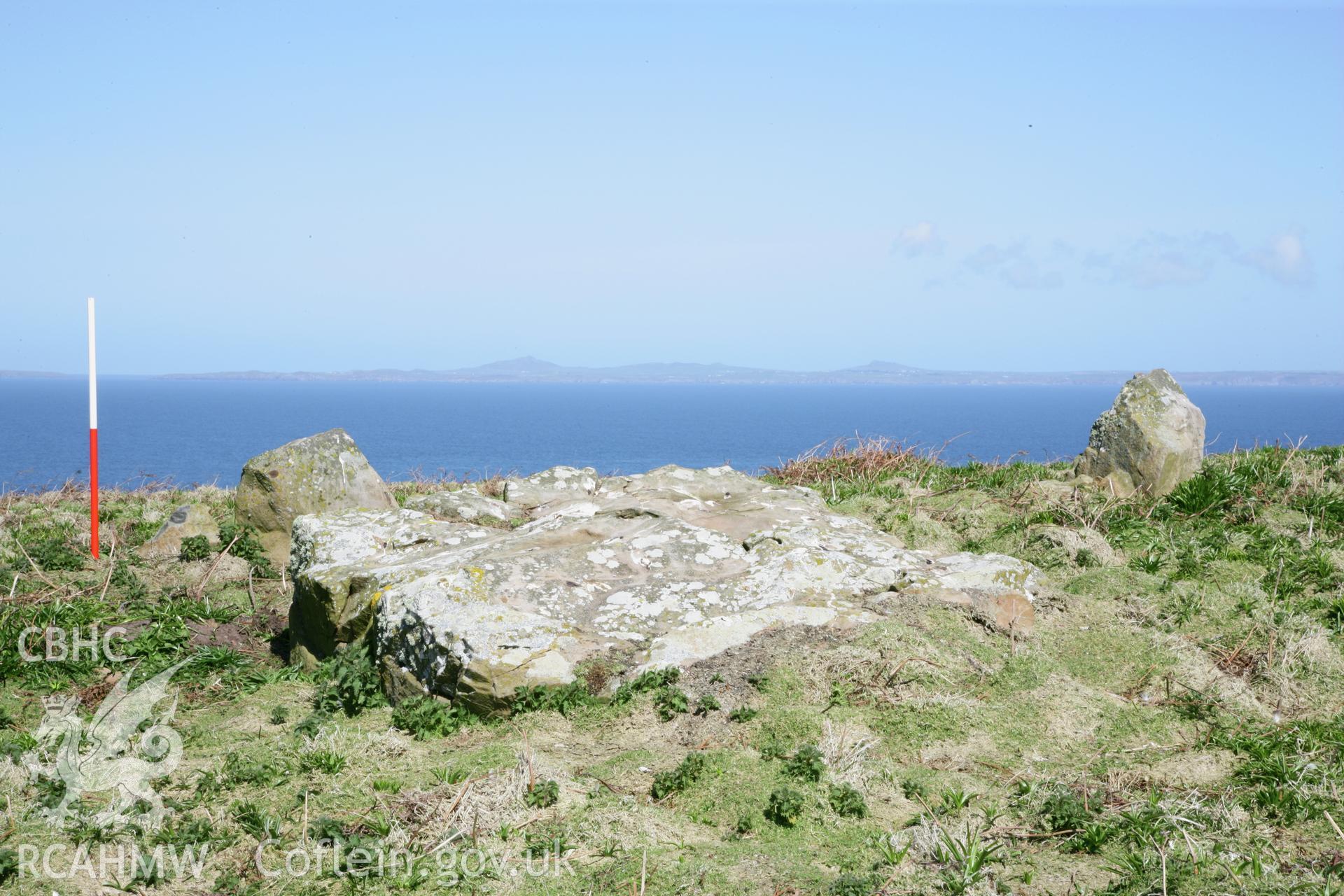 SUB-MEGALITHIC SITE NEAR TO NORTH STREAM, SKOMER ISLAND, view looking north