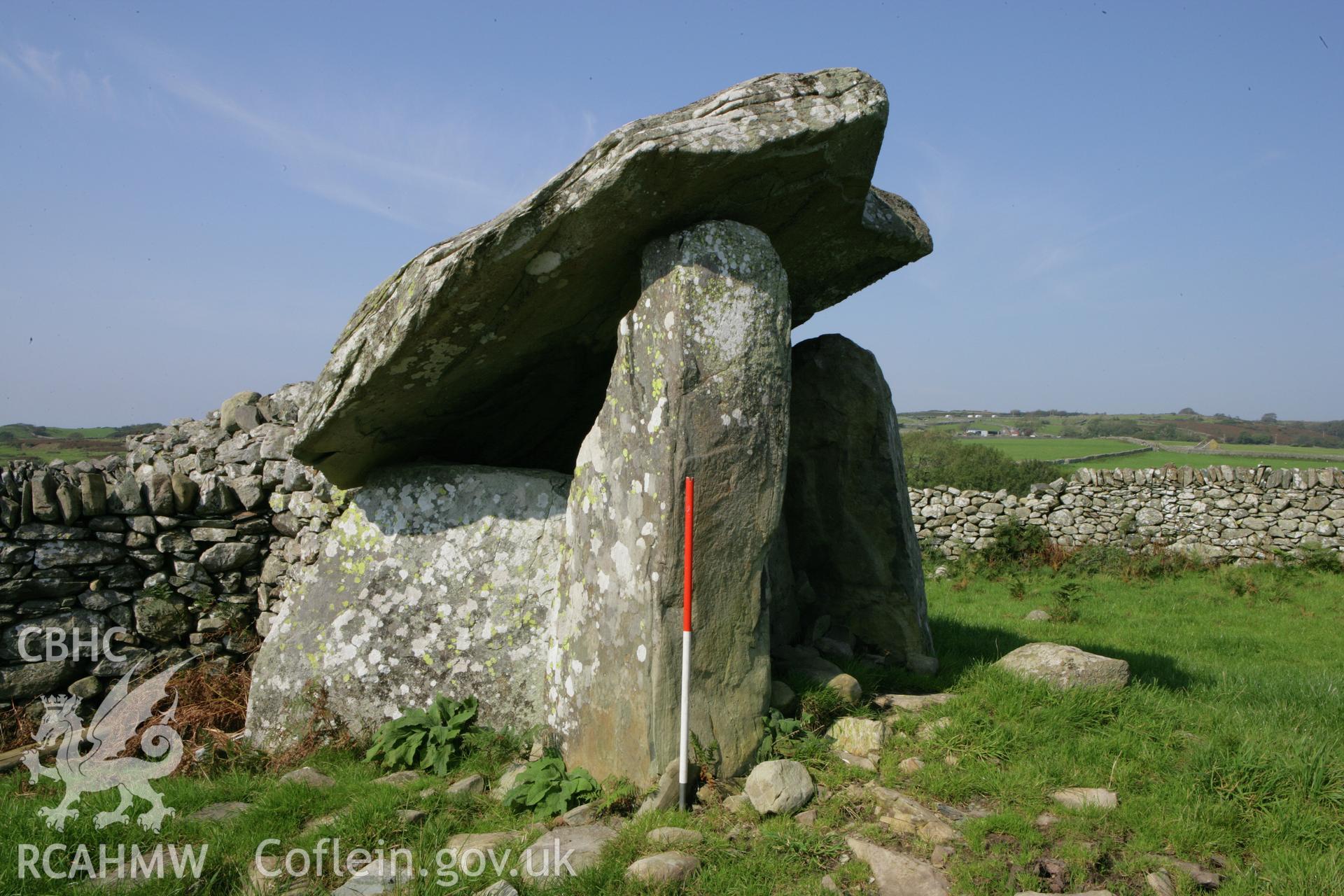 General view of chamber with 1m scale