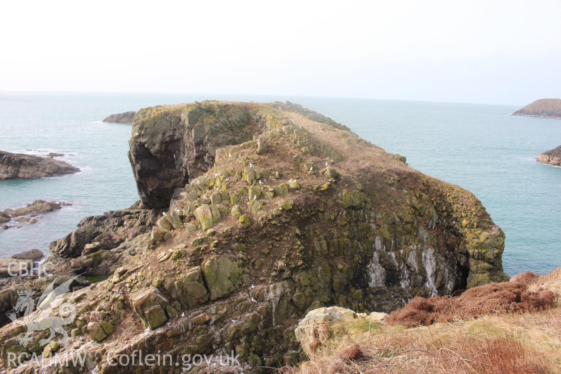 PHOTO SURVEY OF DINAS MAWR, LLANWNDA, PROMONTORY FORT, YNYS Y DDINAS OFFSHORE STACK