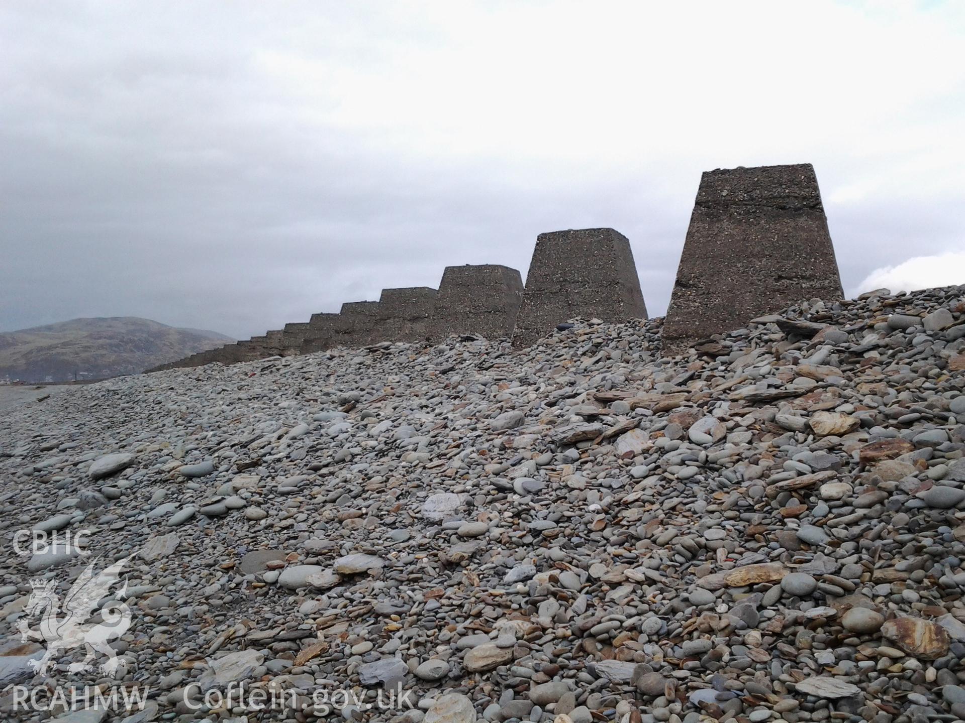 Line of blocks retained insitu at ridge of shingle bank (looking northwards)