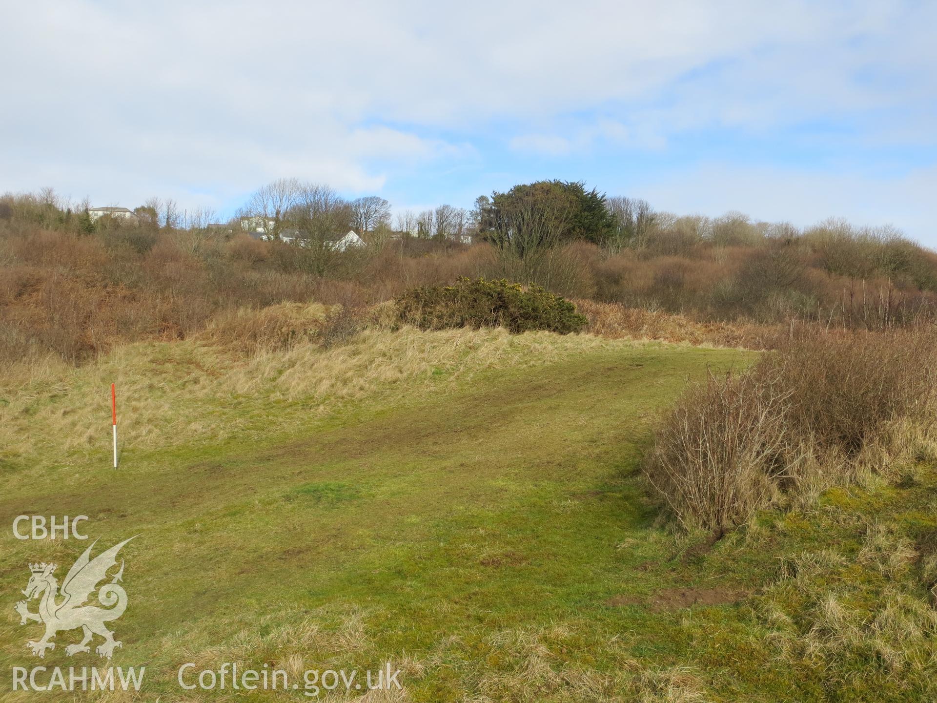 View along rifle mound from the south; 1m scale.