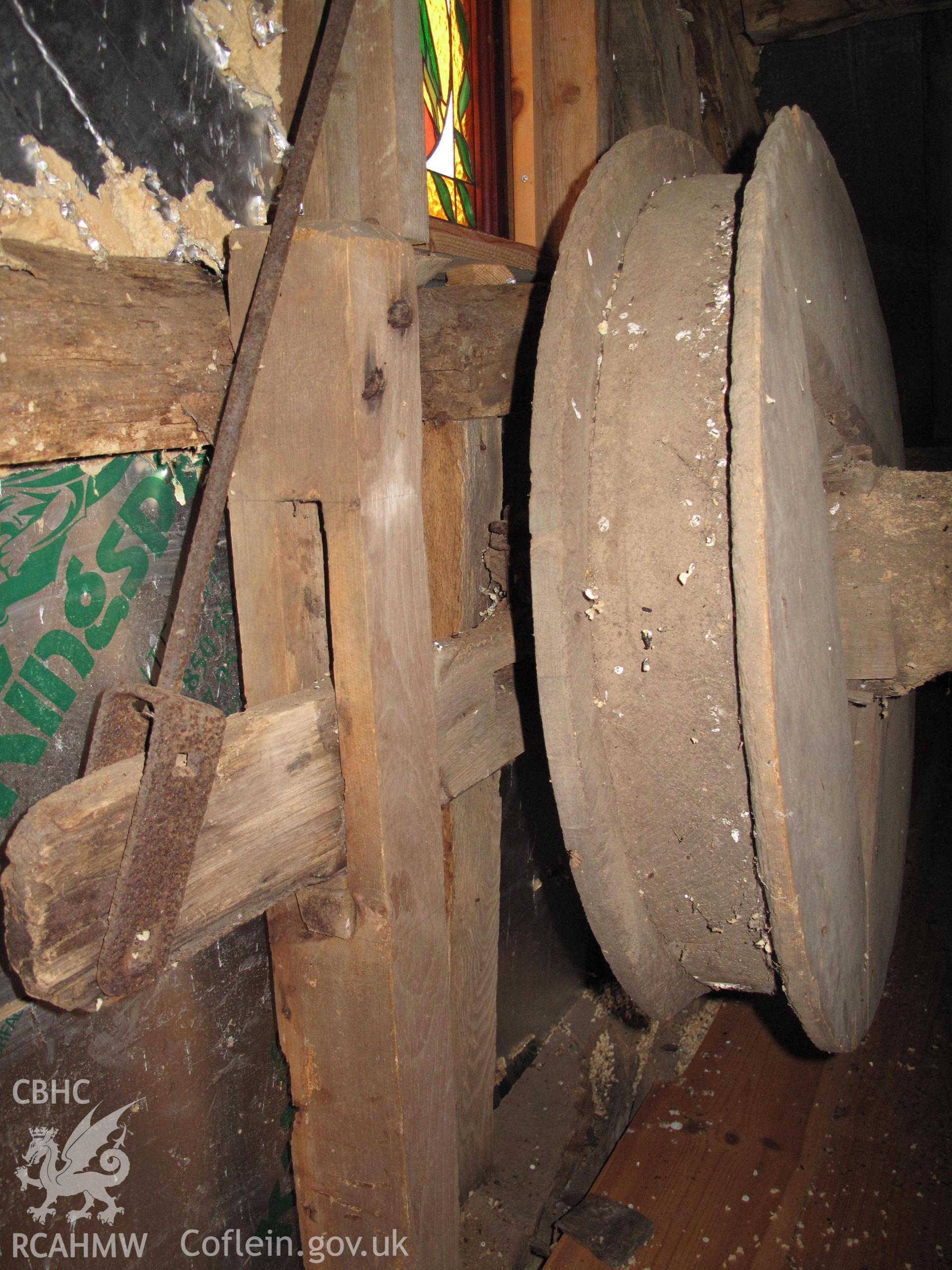 Sack hoist driving pulley and engaging mechanism in Great Cantel Mill, Llanbister.