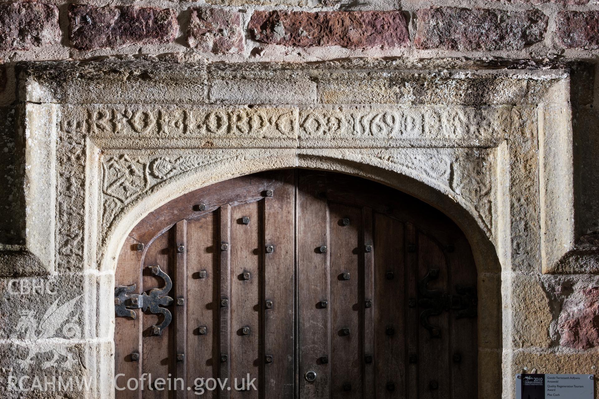 Inscription with composite lighting