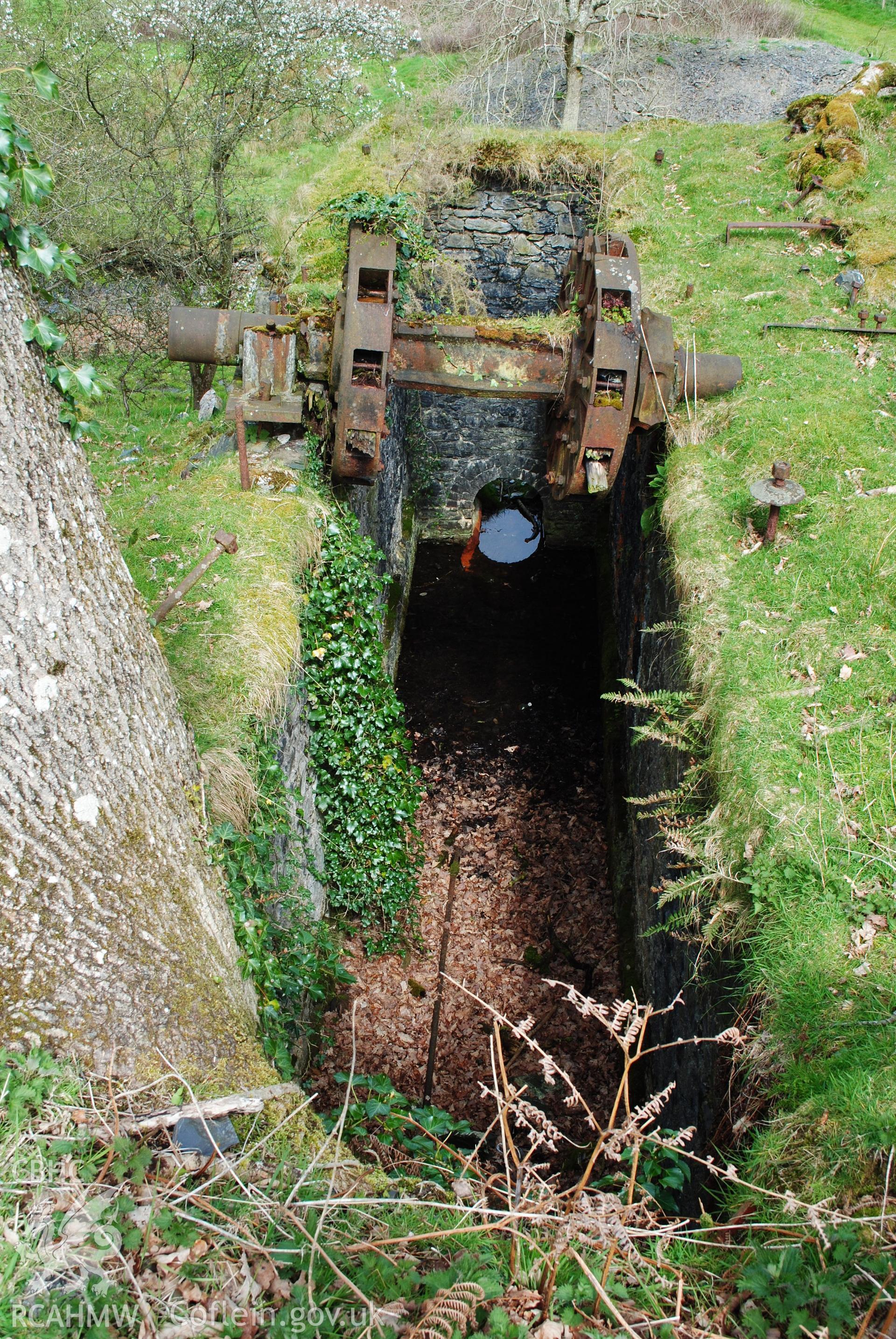 Wheelpit with metal axle for waterwheel still in situ