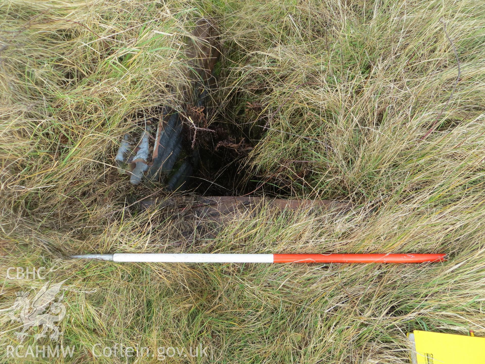 Close-up view of slit trench; 1m scale.