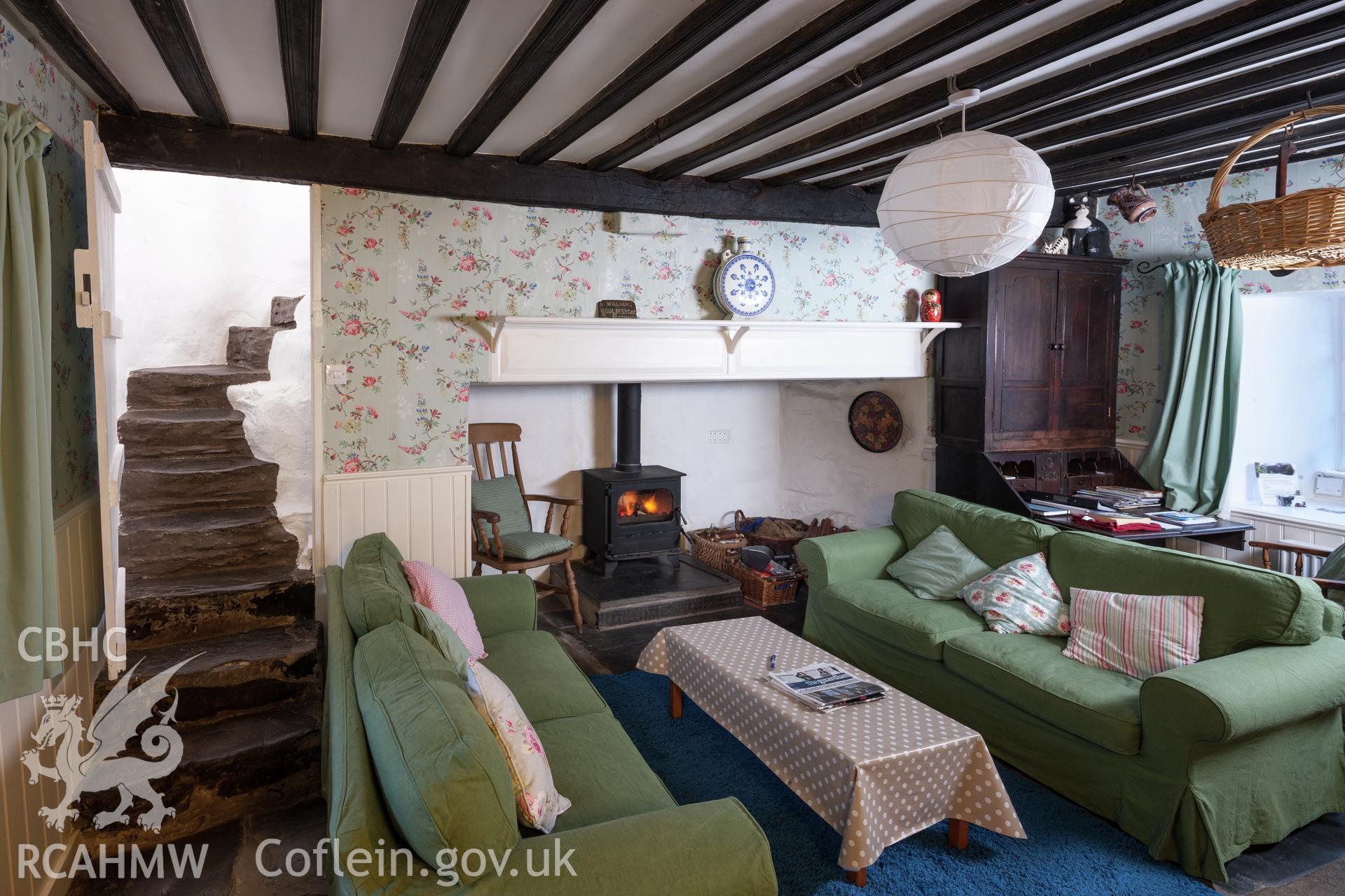 Living room, with fireplace and chimney stair