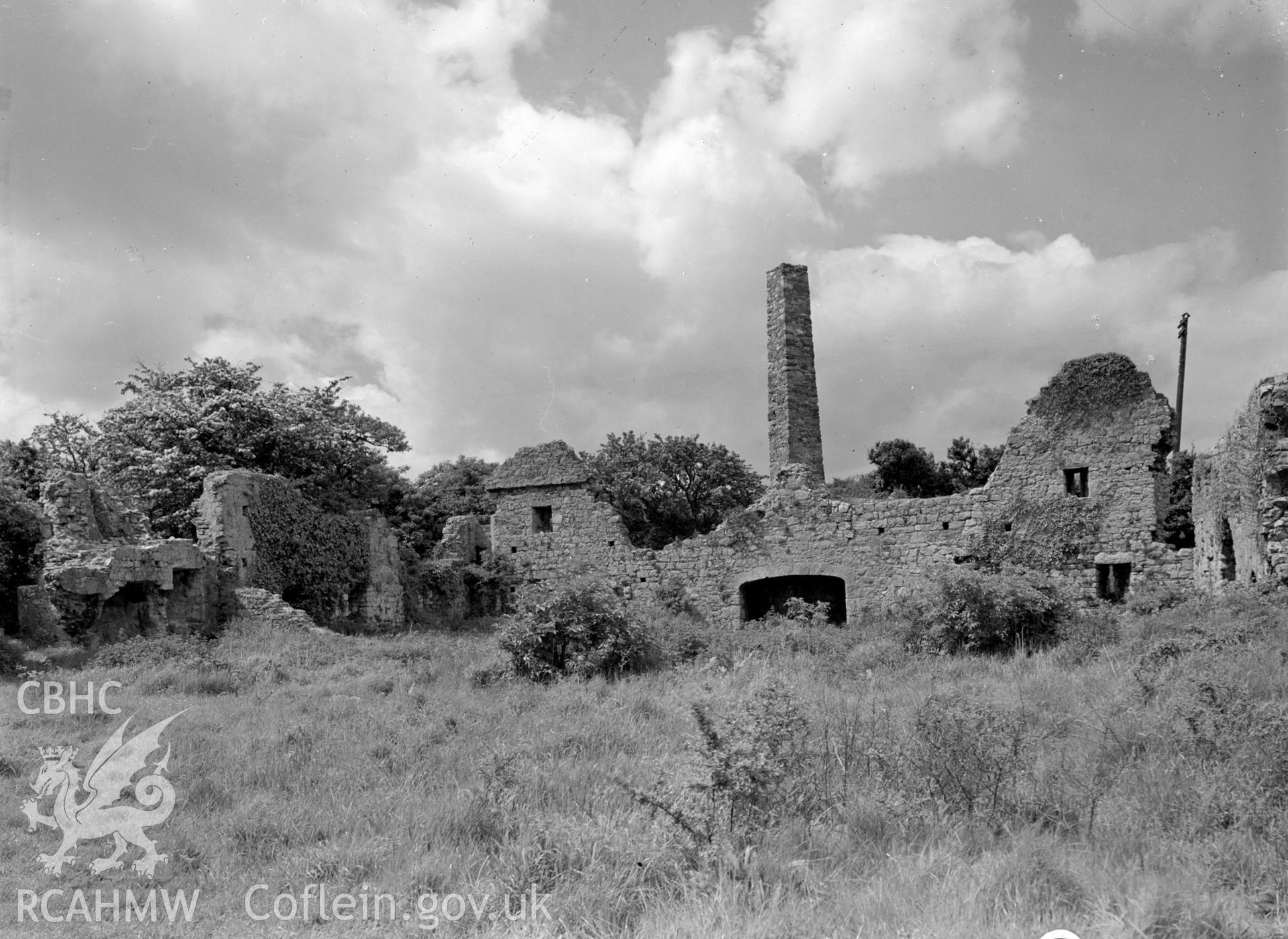 15th to 16th century remains, inhabited by Conwy's until time of Charles II.