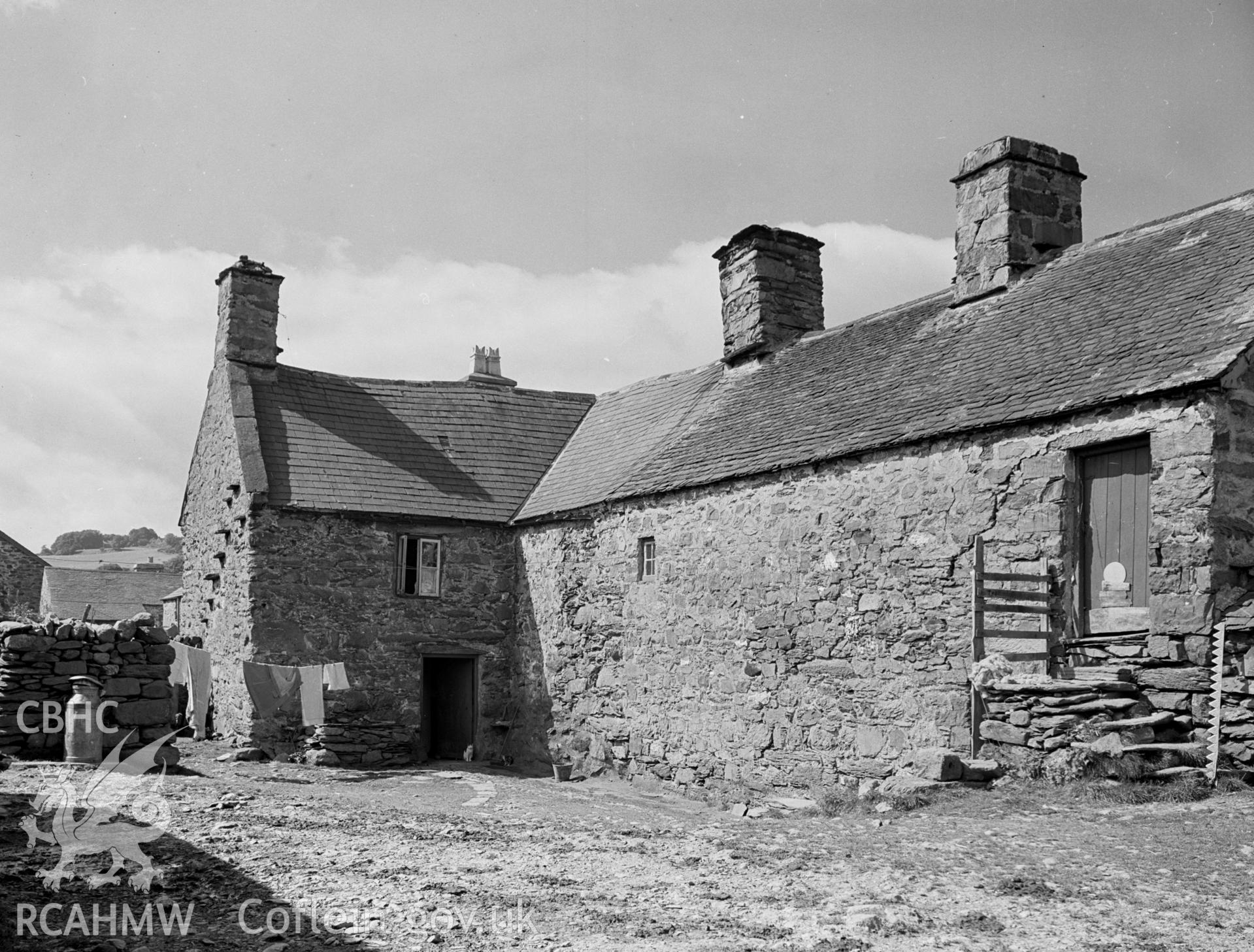 A view behind the Inn, shows that the building is essentially L-shaped.