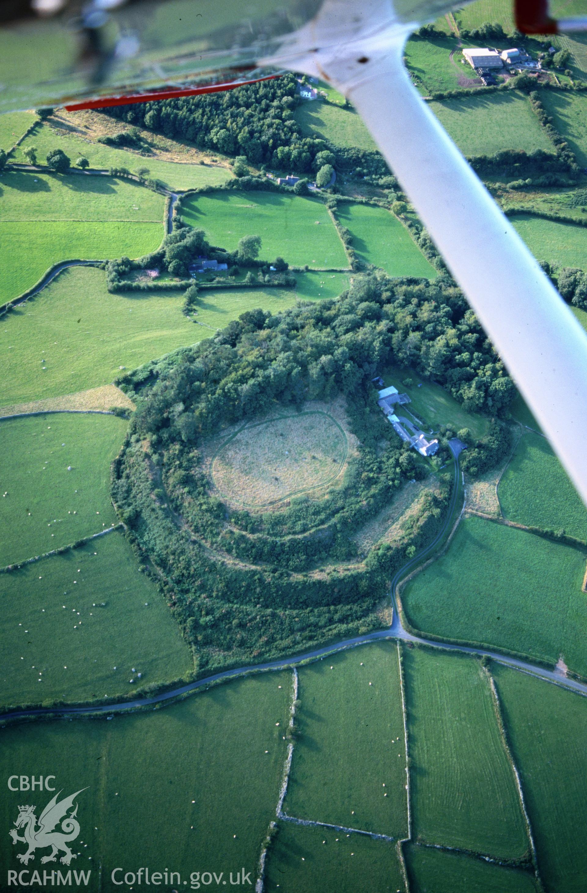 Slide of RCAHMW colour oblique aerial photograph of Dinas Dinorwic Camp, taken by T.G. Driver, 20/8/1999.