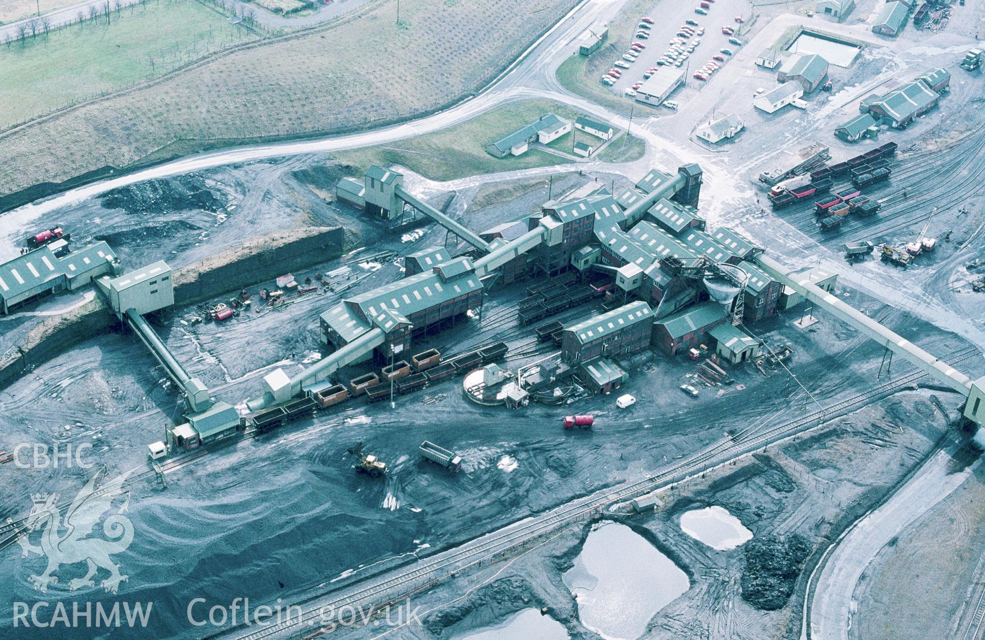 RCAHMW colour slide oblique aerial photograph of Onllwyn Coal Washery, Onllwyn, taken by C.R. Musson, 18/04/94