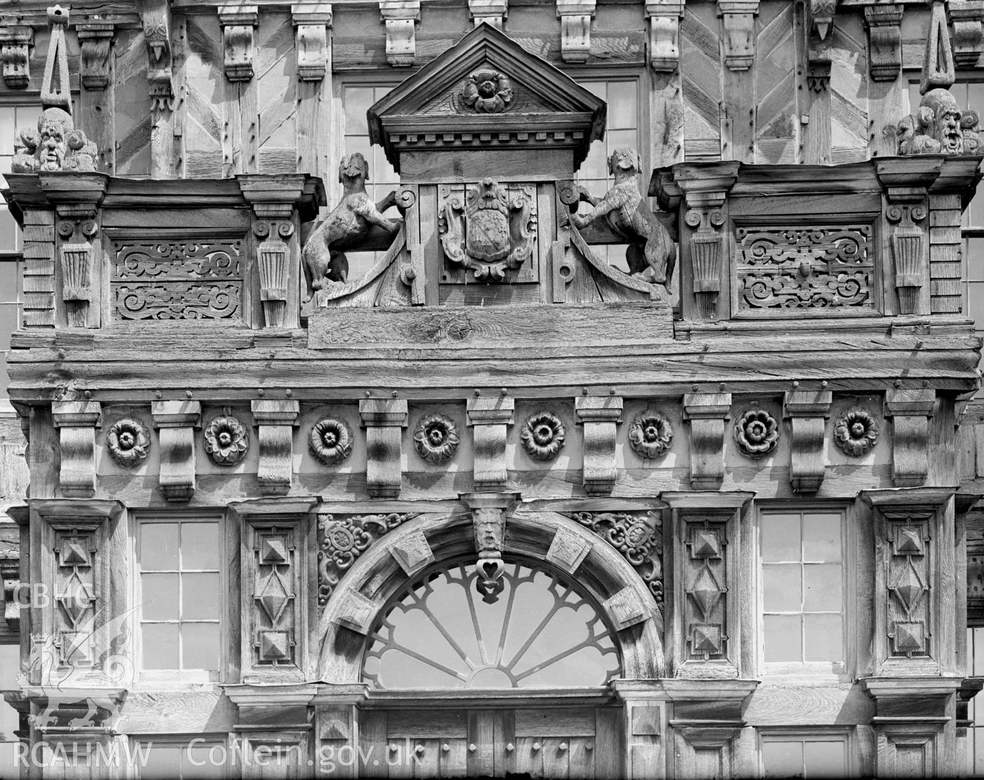 The main porch in detail. A Fanlight window lies above the large doorway.