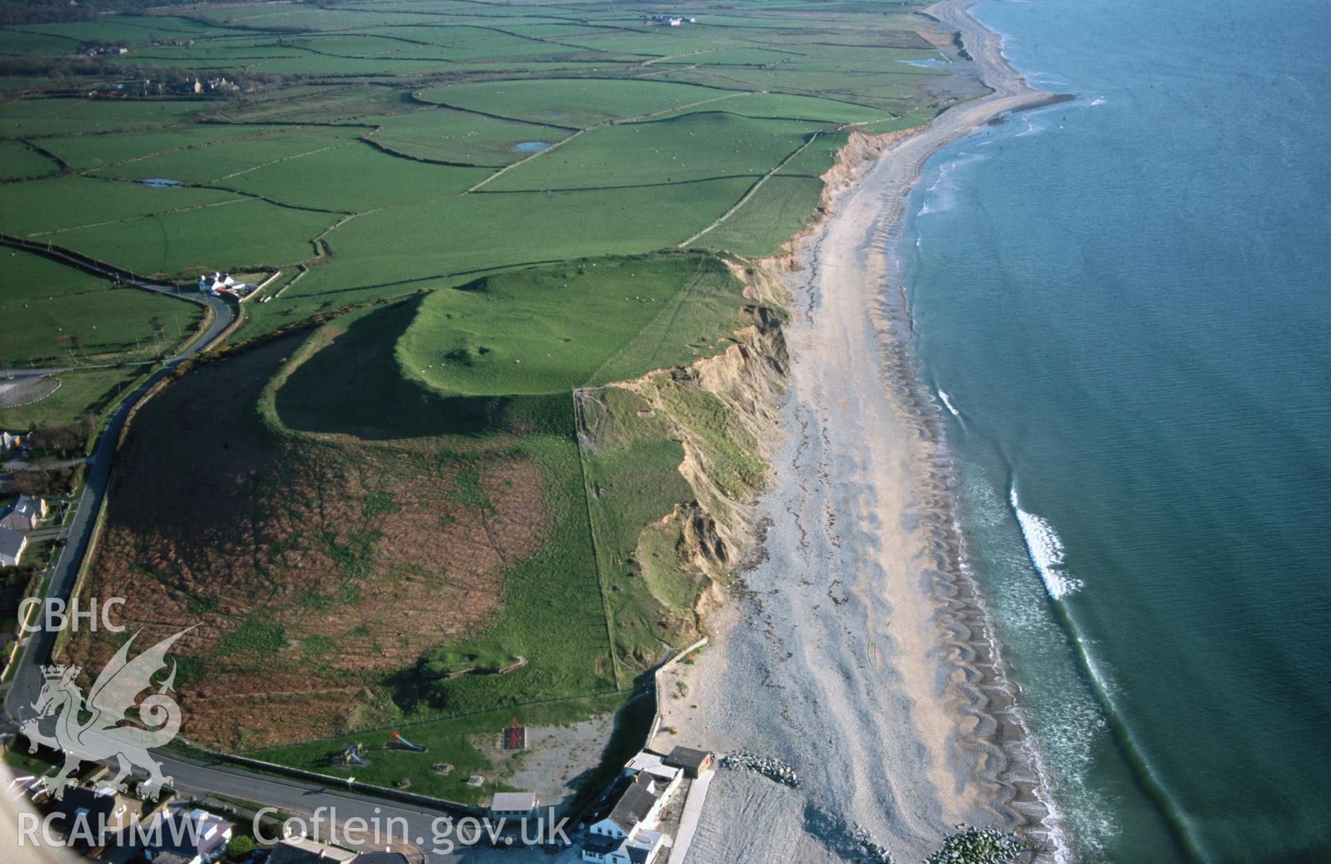 Slide of RCAHMW colour oblique aerial photograph of Dinas Dinlle Camp, taken by T.G. Driver, 30/3/2000.