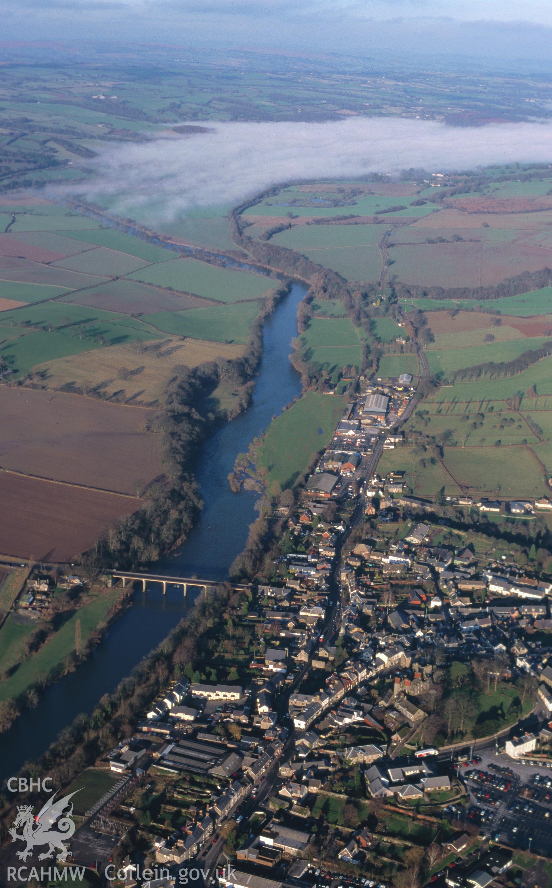 Slide of RCAHMW colour oblique aerial photograph of Hay On Wye, taken by T.G. Driver, 22/1/1999.