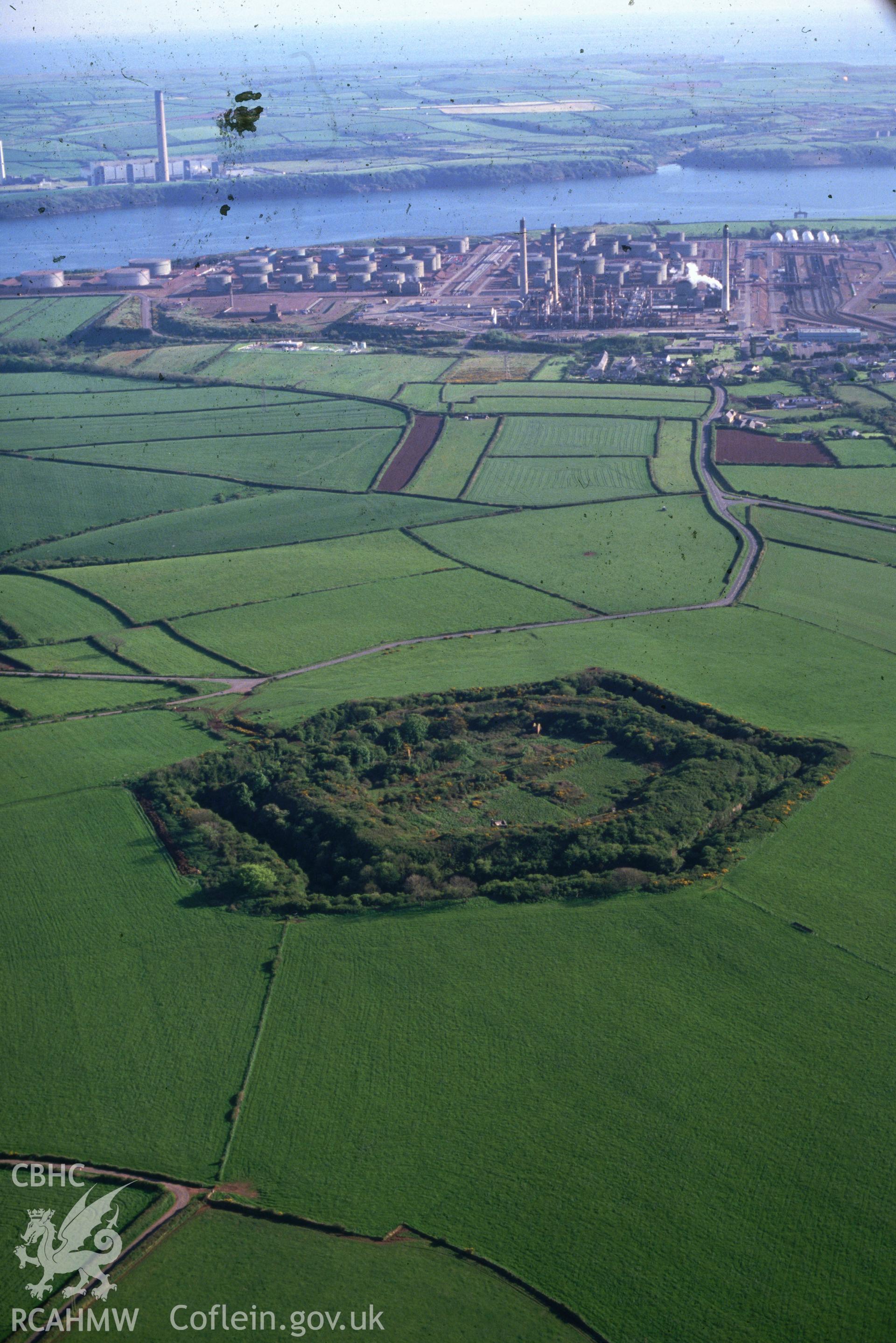 Slide of RCAHMW colour oblique aerial photograph of Scoveston Fort, taken by C.R. Musson, 18/5/1989.