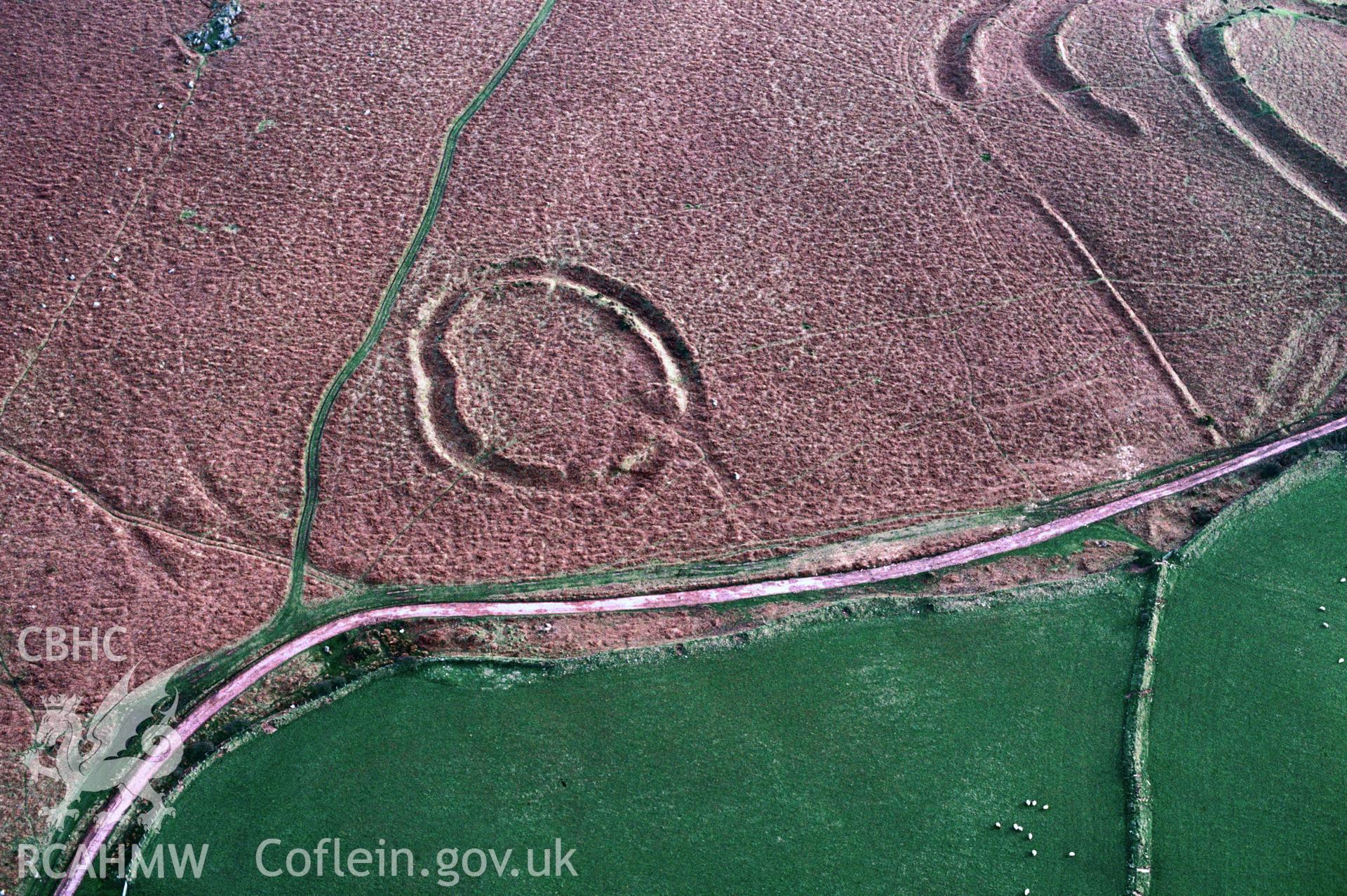 RCAHMW colour slide oblique aerial photograph of Hardings Down North Enclosure, Llangennith, Llanmadoc and Cheriton, taken by C.R. Musson, 29/03/94