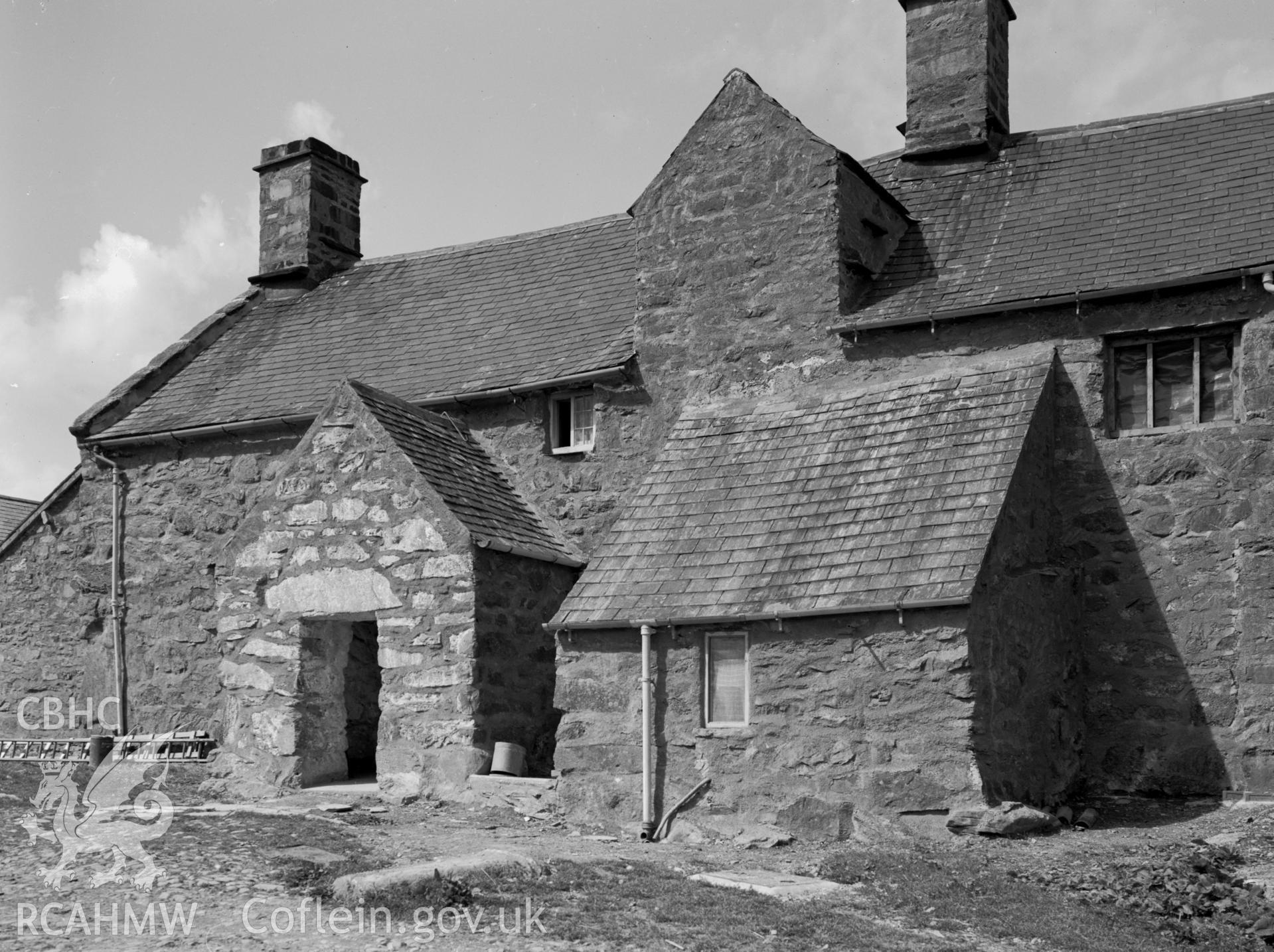 The Gilar lean-to from the south.