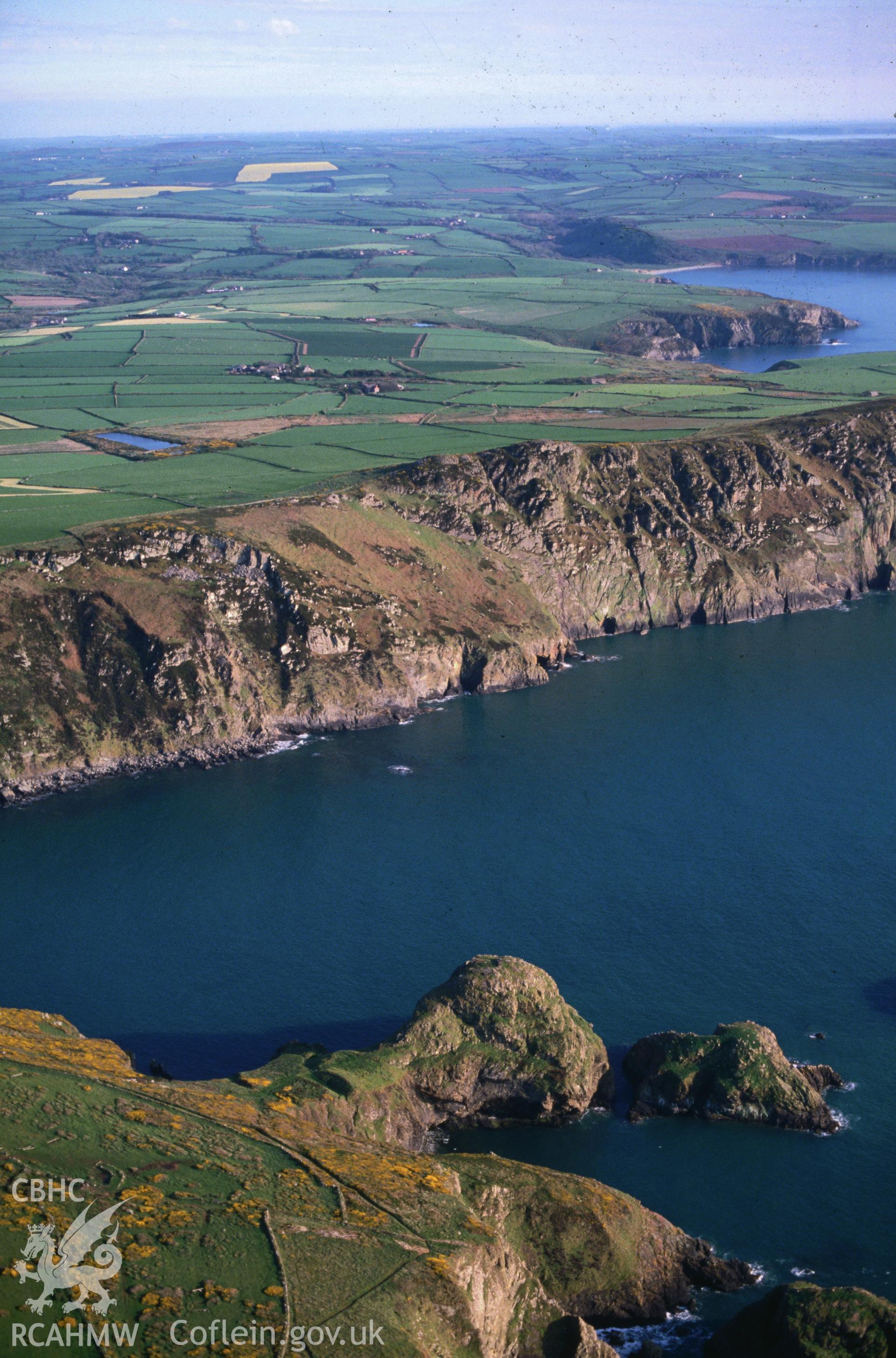 Slide of RCAHMW colour oblique aerial photograph of Dinas Mawr, Llanwnda, taken by C.R. Musson, 18/5/1989.