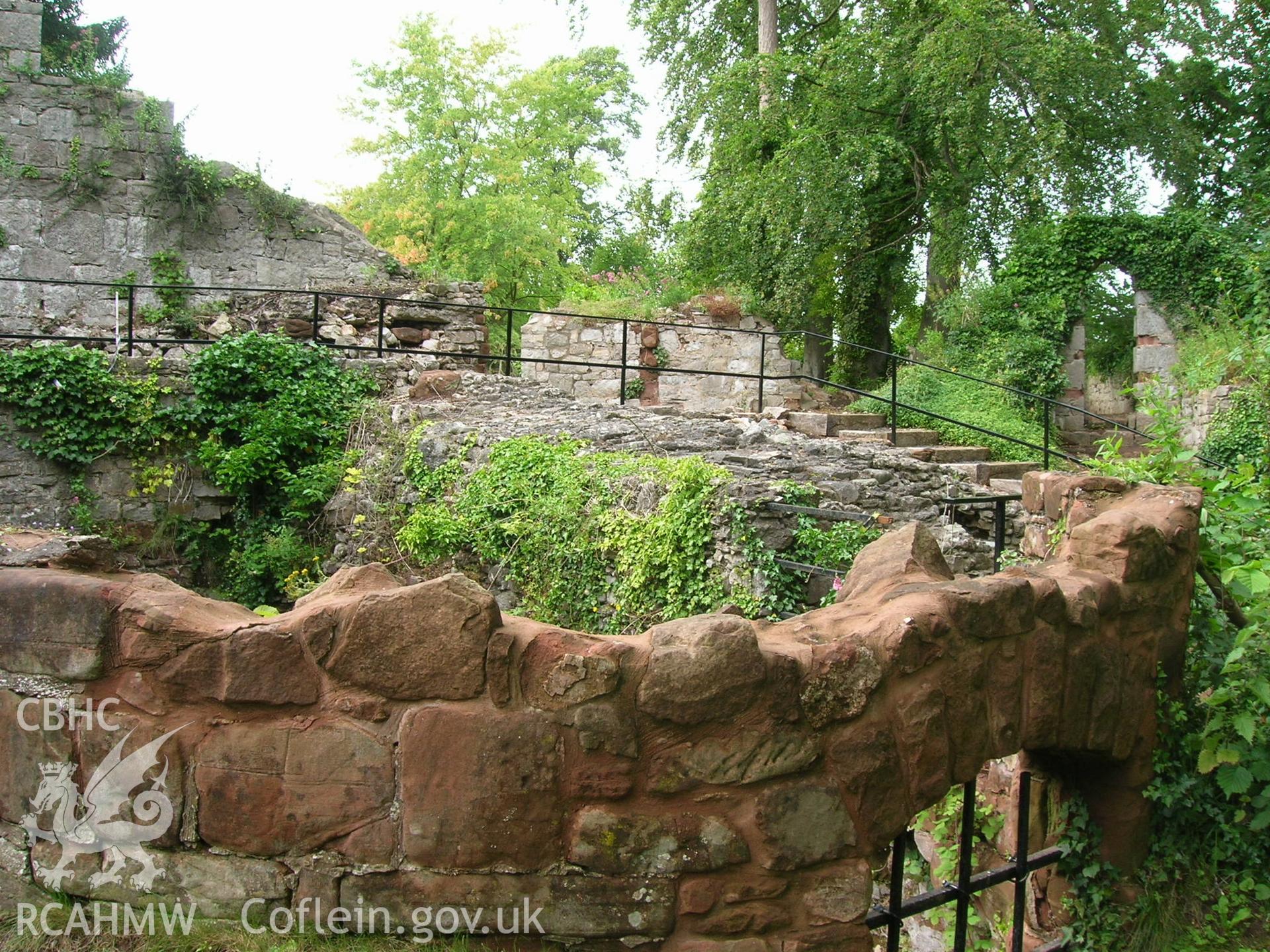 Digital photograph of Ruthin Castle.