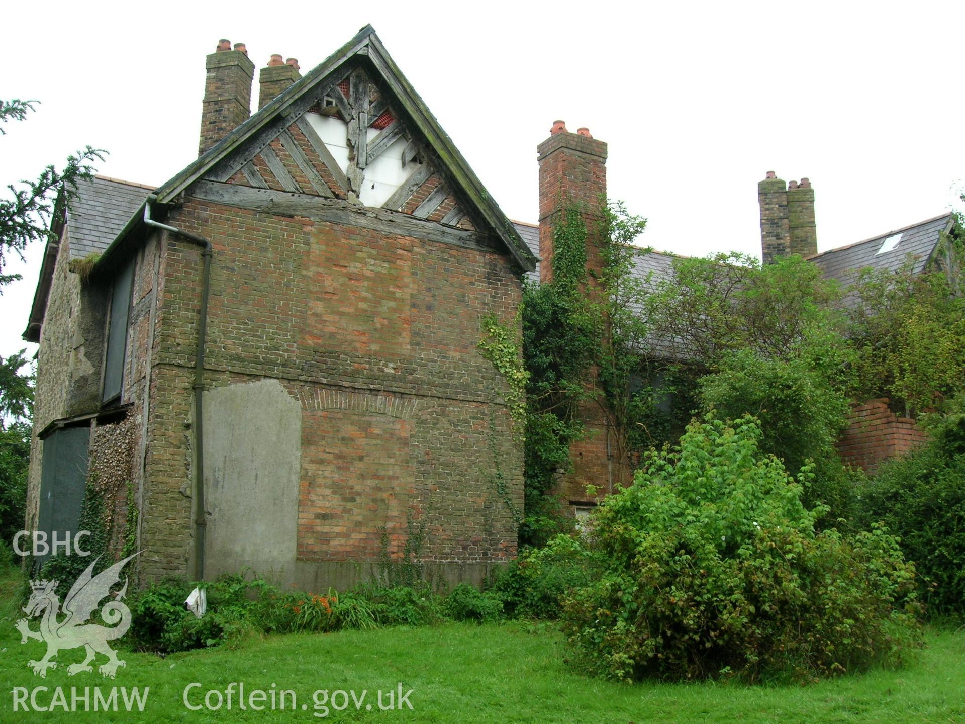 Digital photograph of Plas Newydd, Pont Adam Crescent, Ruabon.