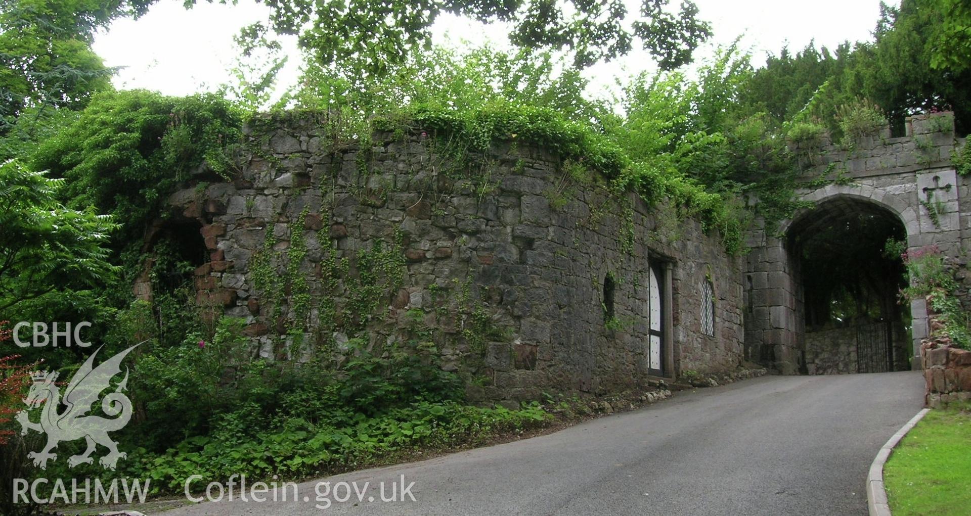 Digital photograph of Ruthin Castle.