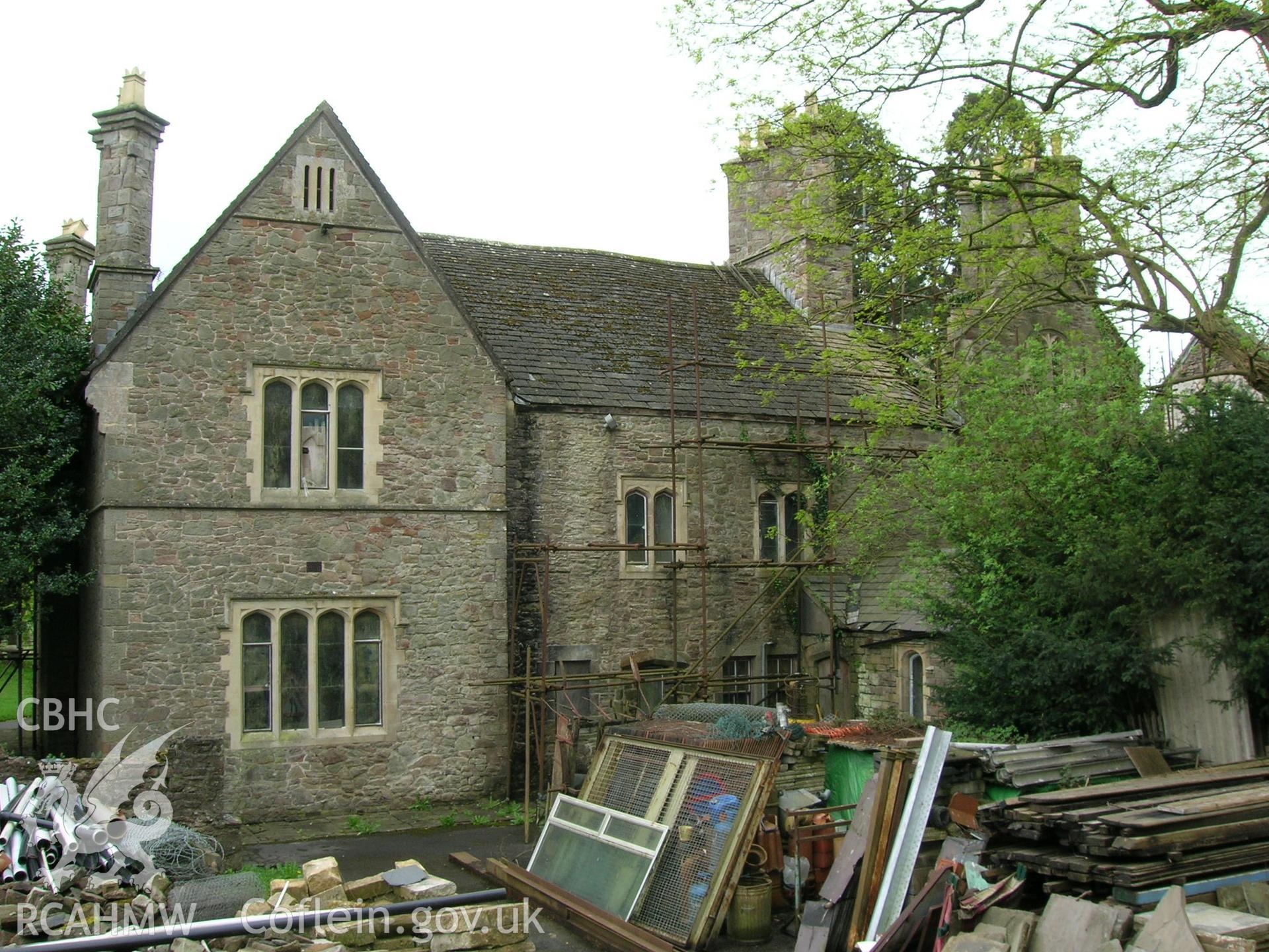 Digital photograph of Usk Priory.