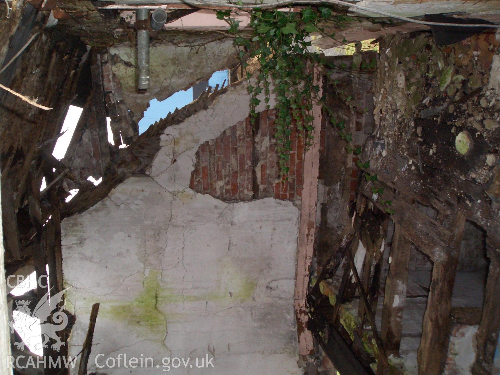 Digital colour photograph of the interior of the Chapel House Farm House, Light Oak Hall.